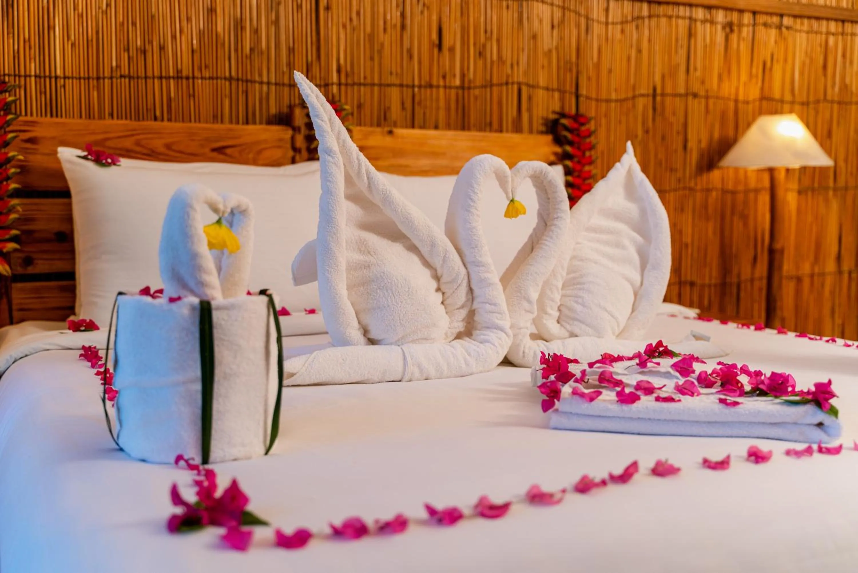 Bed in Siddhartha Wildlife Retreat