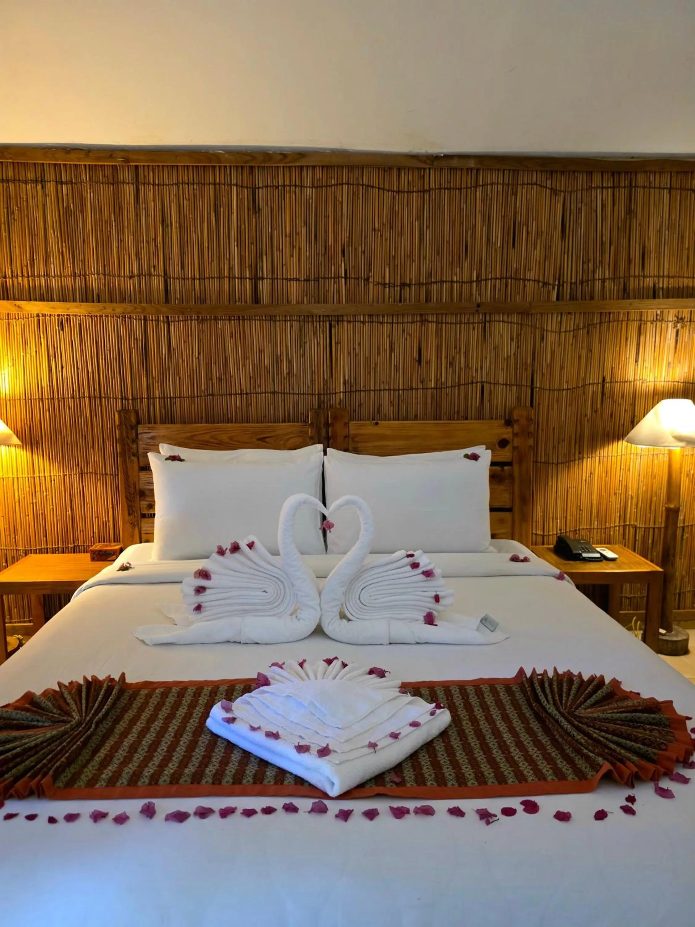 Bed in Siddhartha Wildlife Retreat