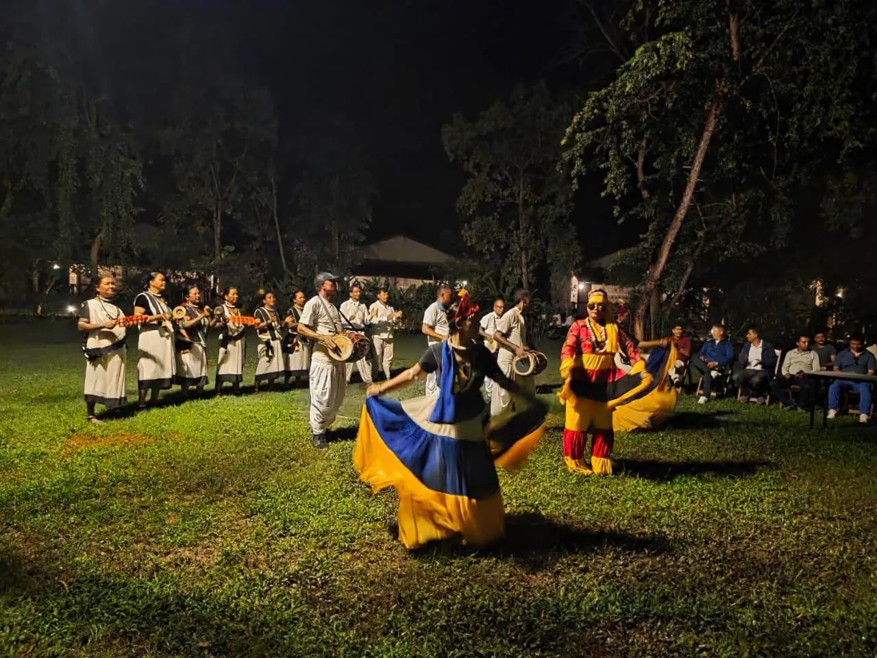group of guests in Siddhartha Wildlife Retreat