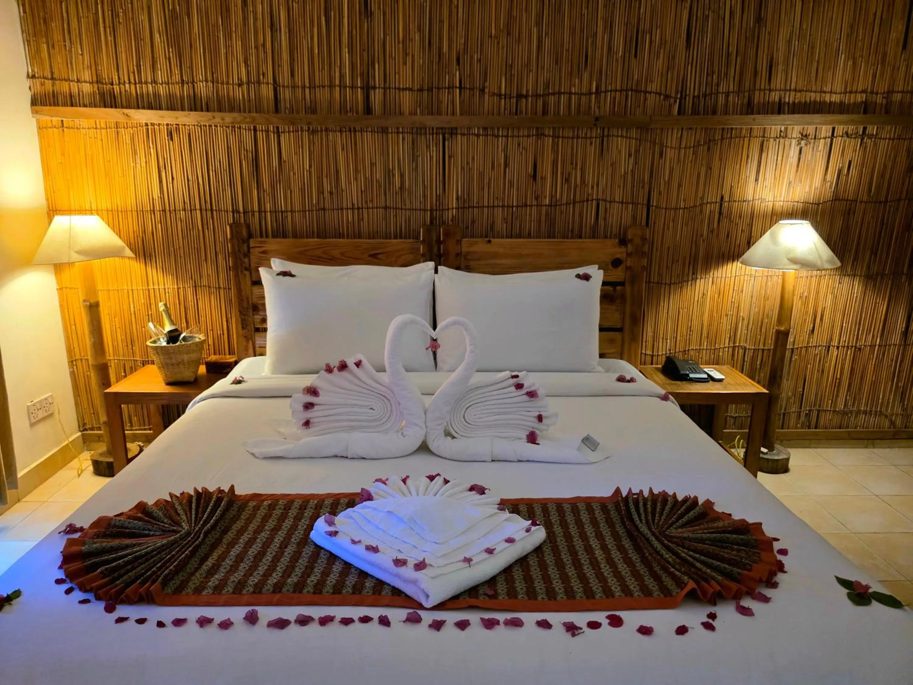 Bed in Siddhartha Wildlife Retreat