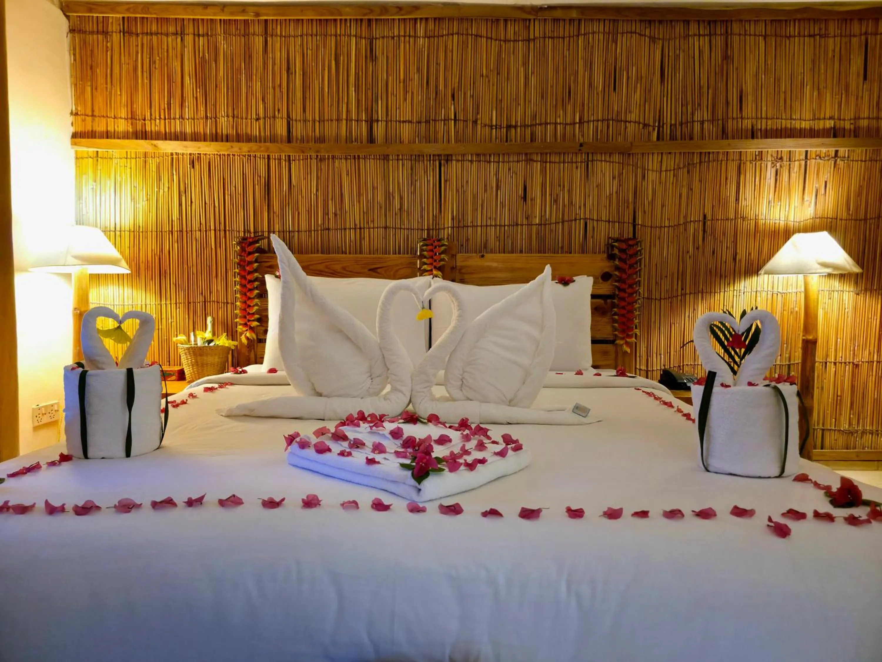 Bed in Siddhartha Wildlife Retreat