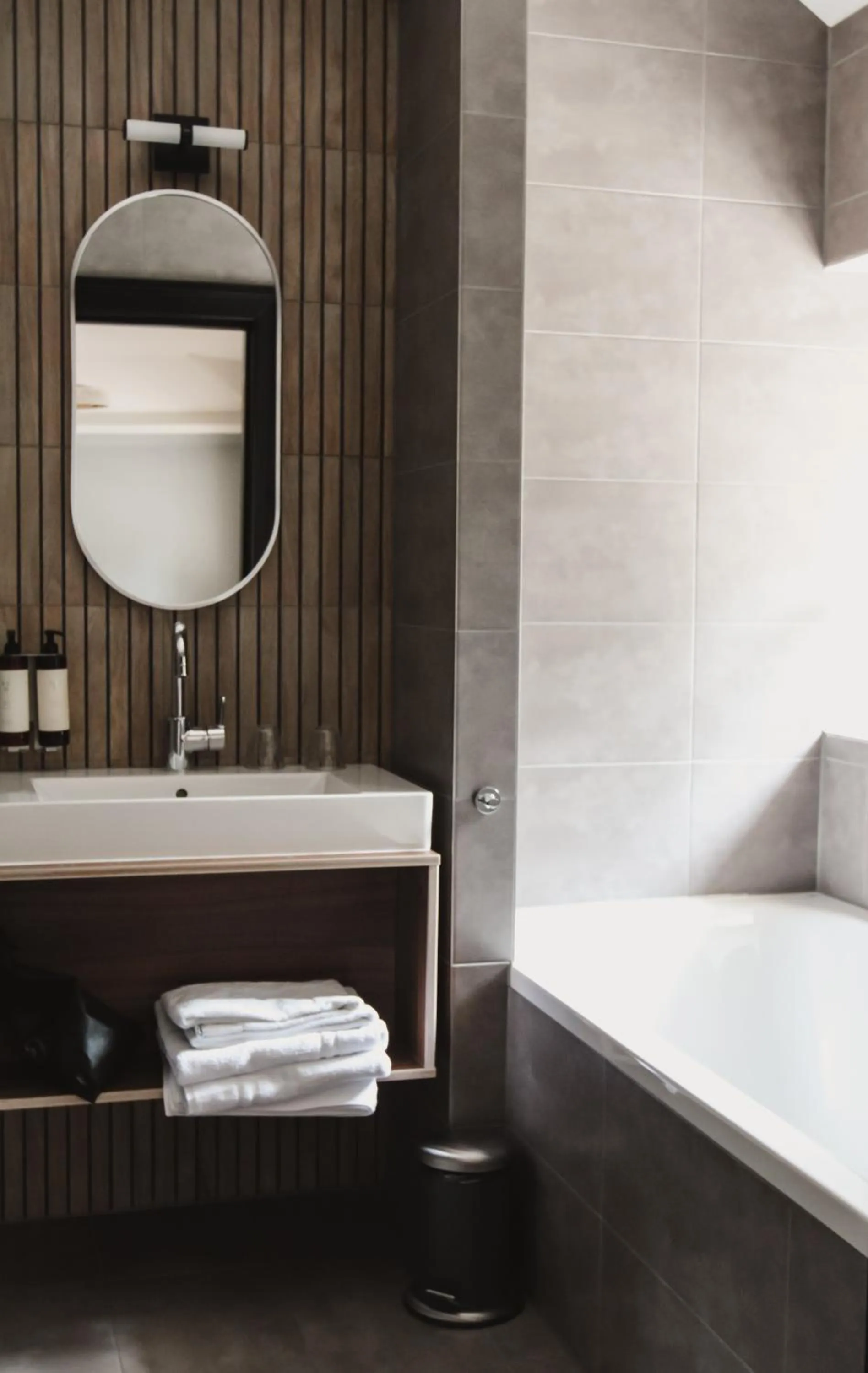 Bathroom, Bed in Hotel Huize Koningsbosch