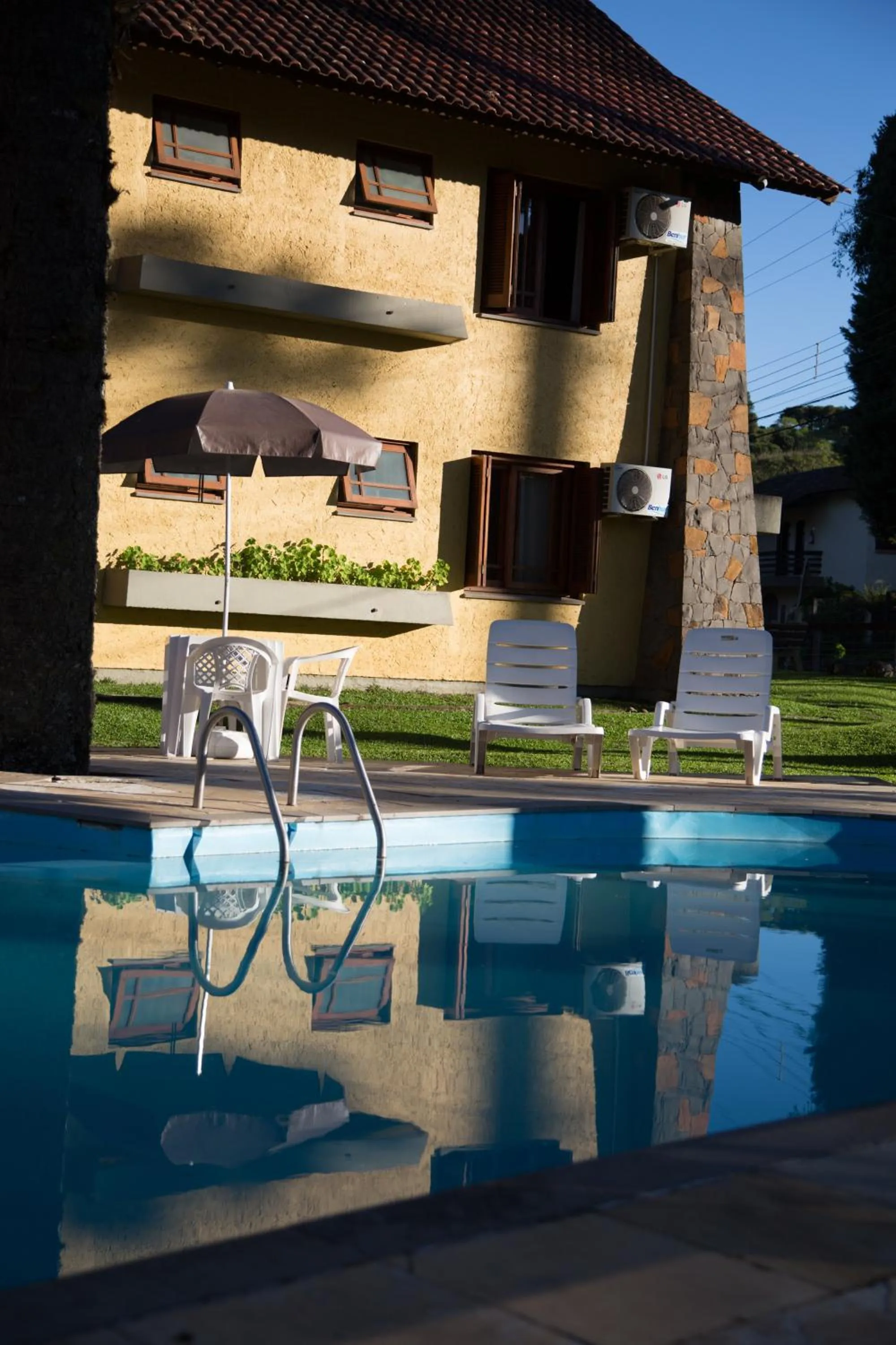 Property building in Estalagem Vila Suzana - Quadra de Beach Tennis Indoor