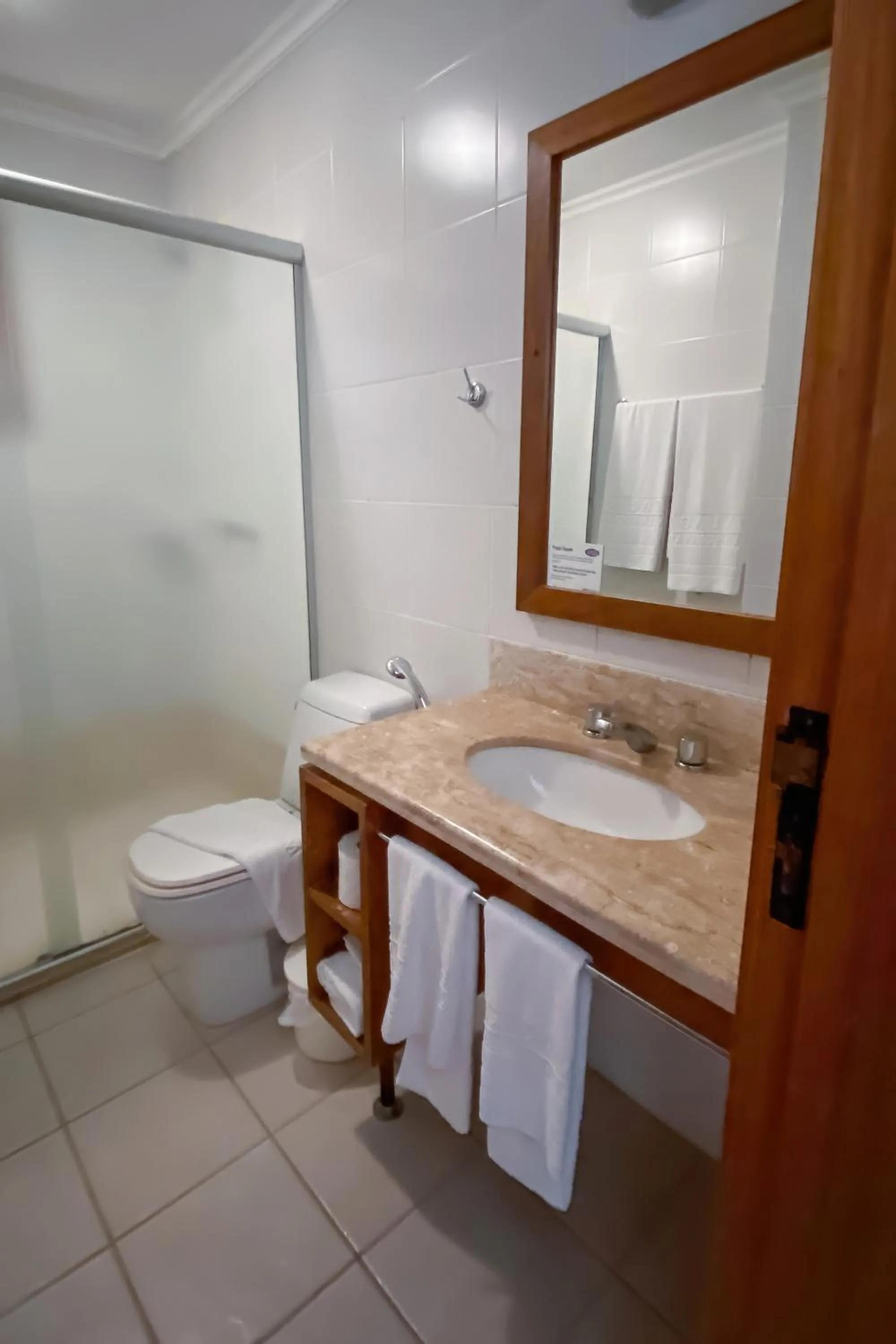 Shower in Estalagem Vila Suzana - Quadra de Beach Tennis Indoor