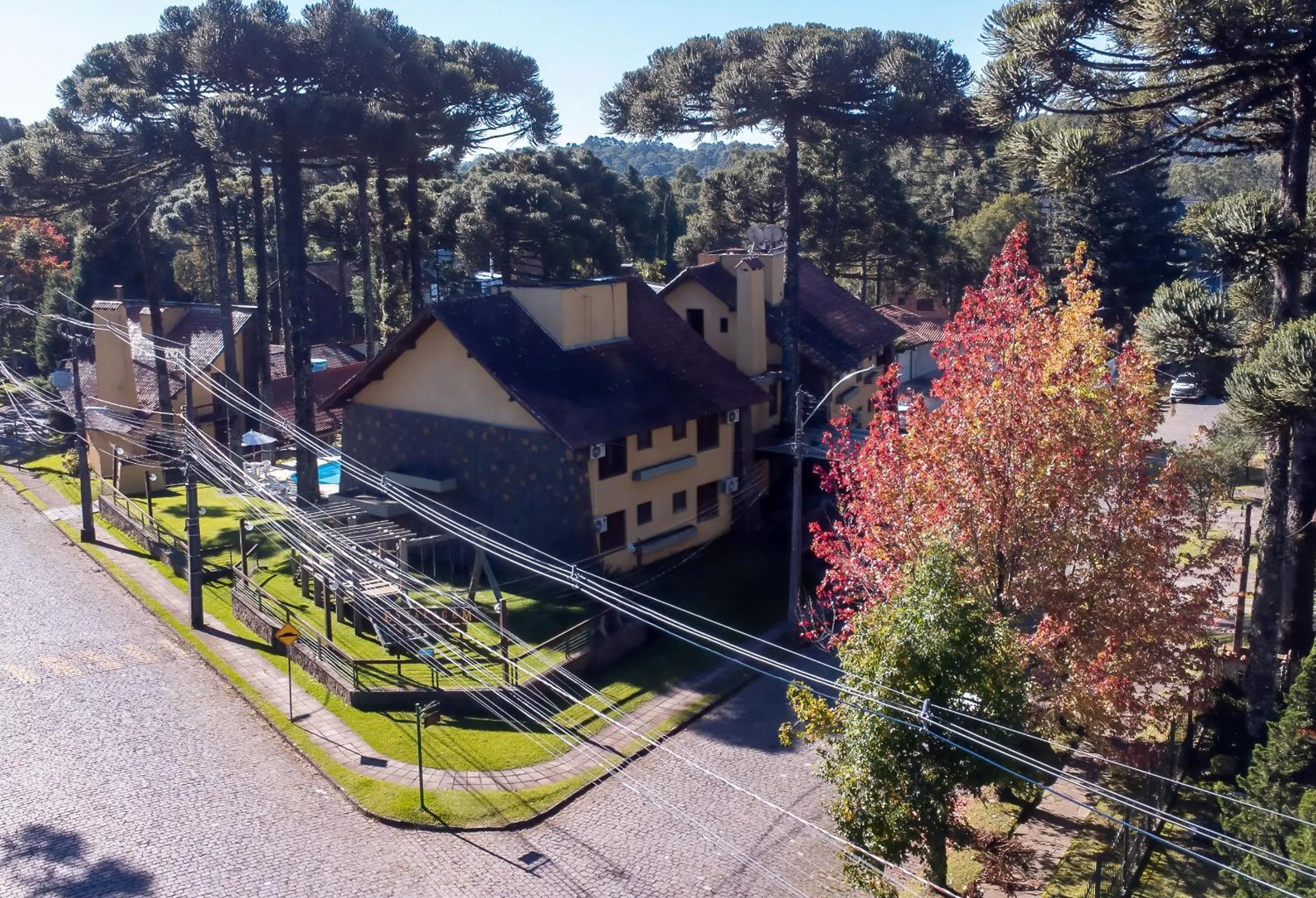 Property building in Estalagem Vila Suzana - Quadra de Beach Tennis Indoor