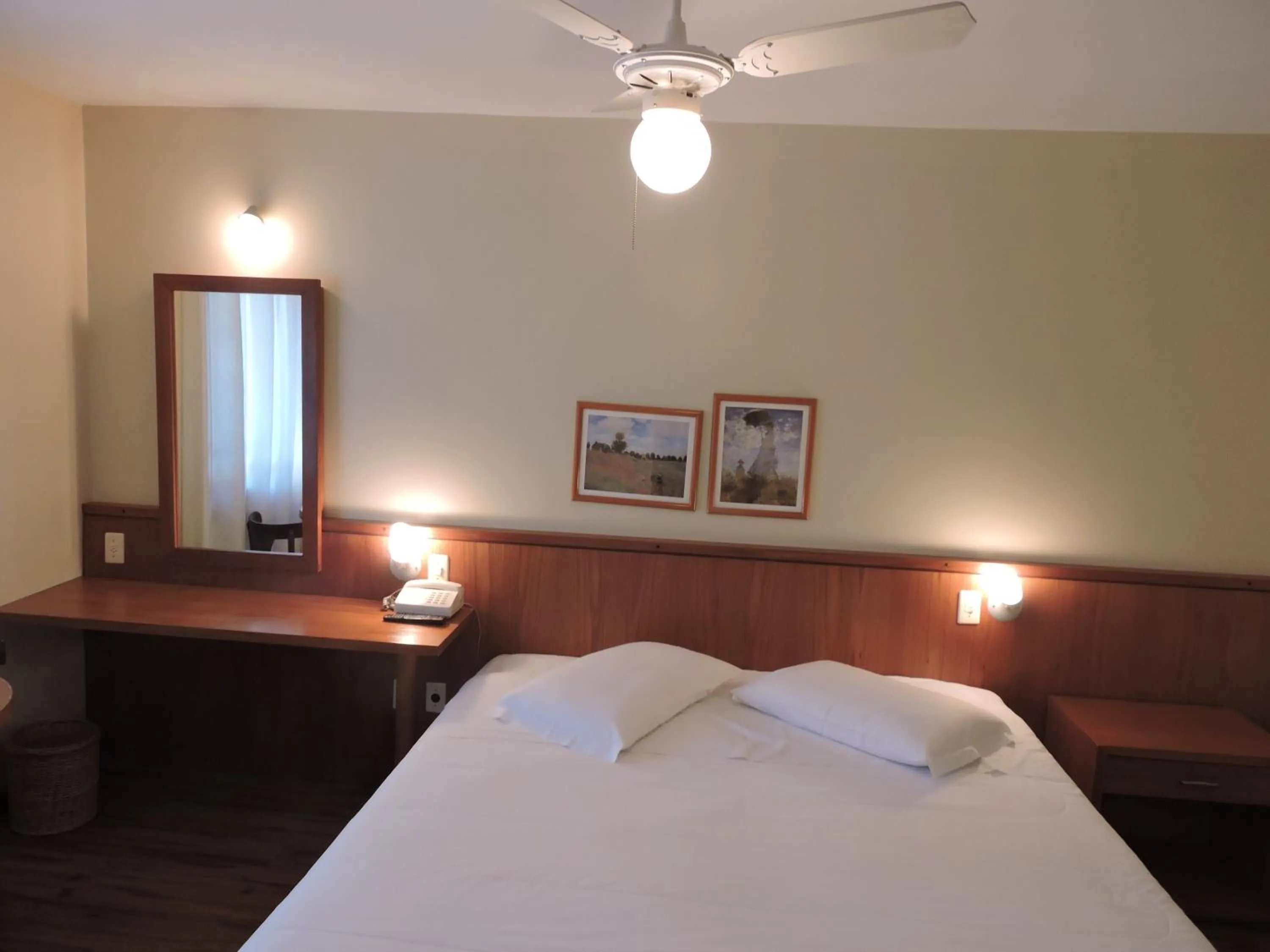 Photo of the whole room, Bed in Estalagem Vila Suzana - Quadra de Beach Tennis Indoor