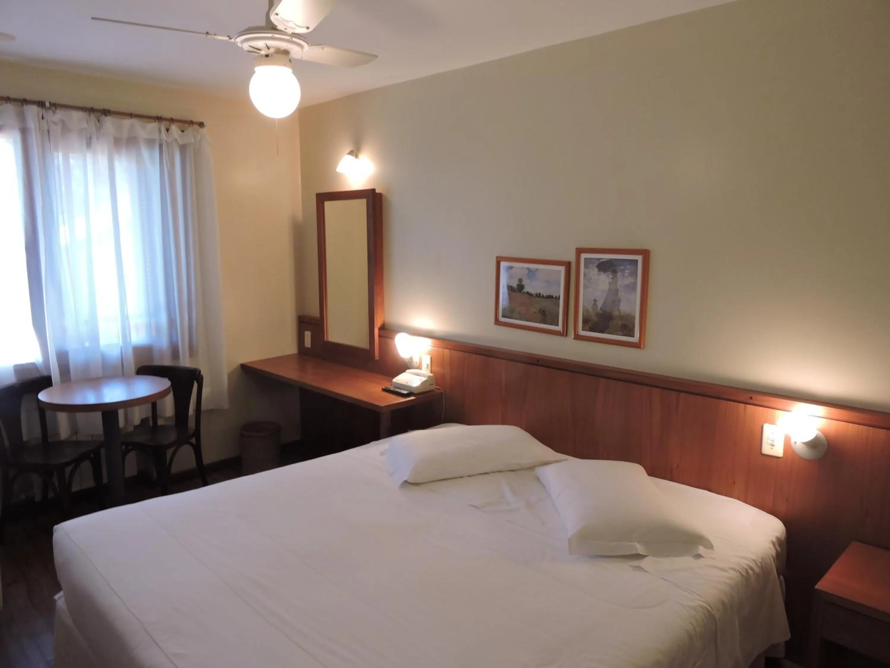 Photo of the whole room, Bed in Estalagem Vila Suzana - Quadra de Beach Tennis Indoor