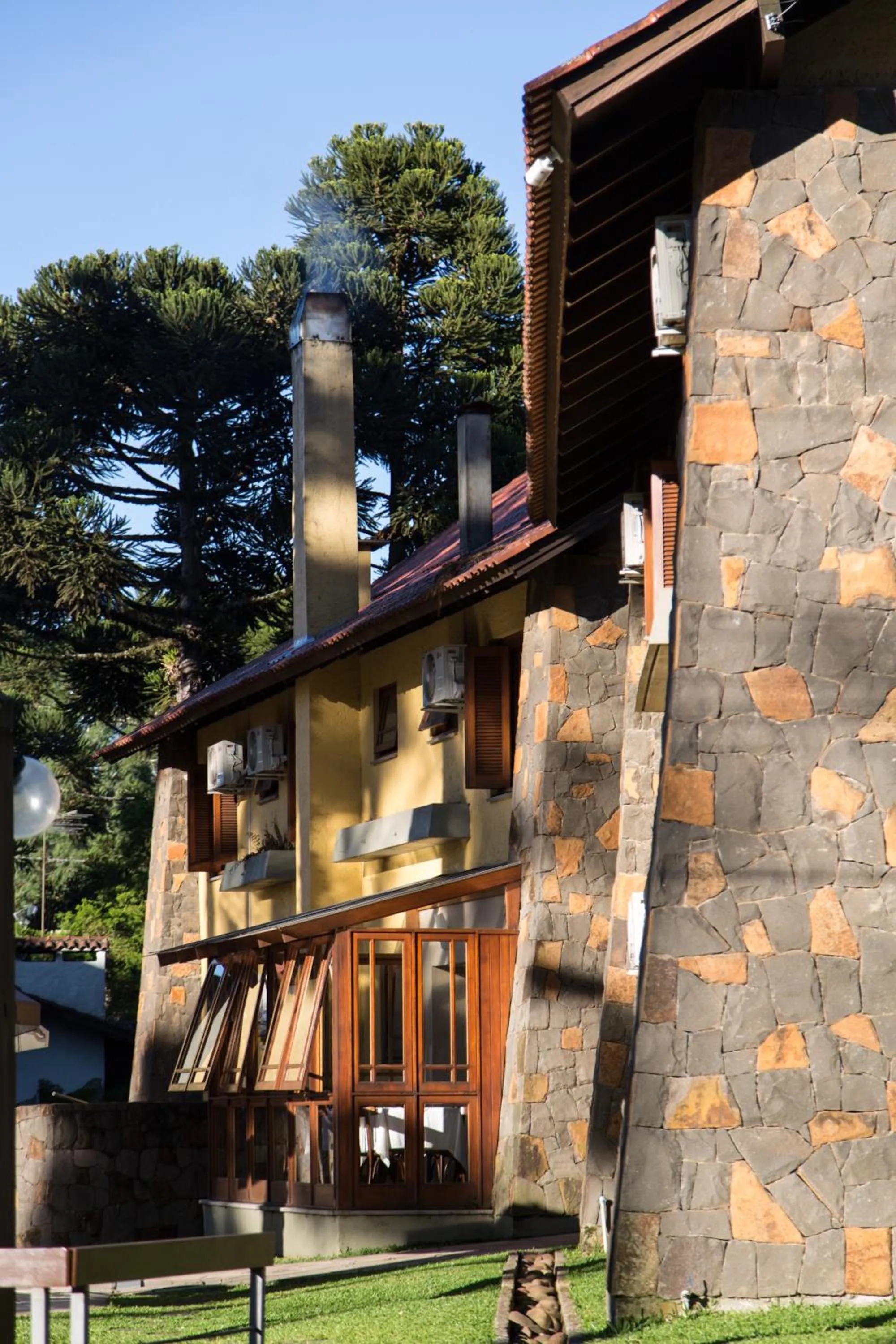 Property building in Estalagem Vila Suzana - Quadra de Beach Tennis Indoor