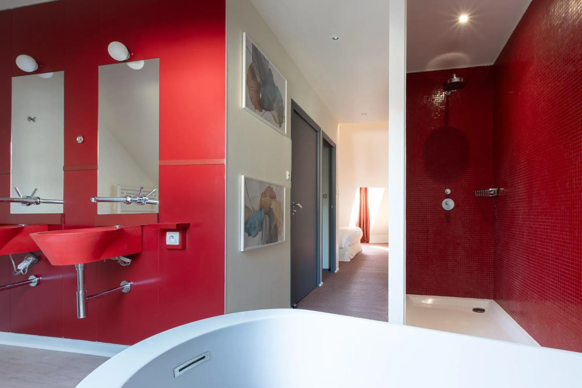 Bathroom in La Petite Fugue