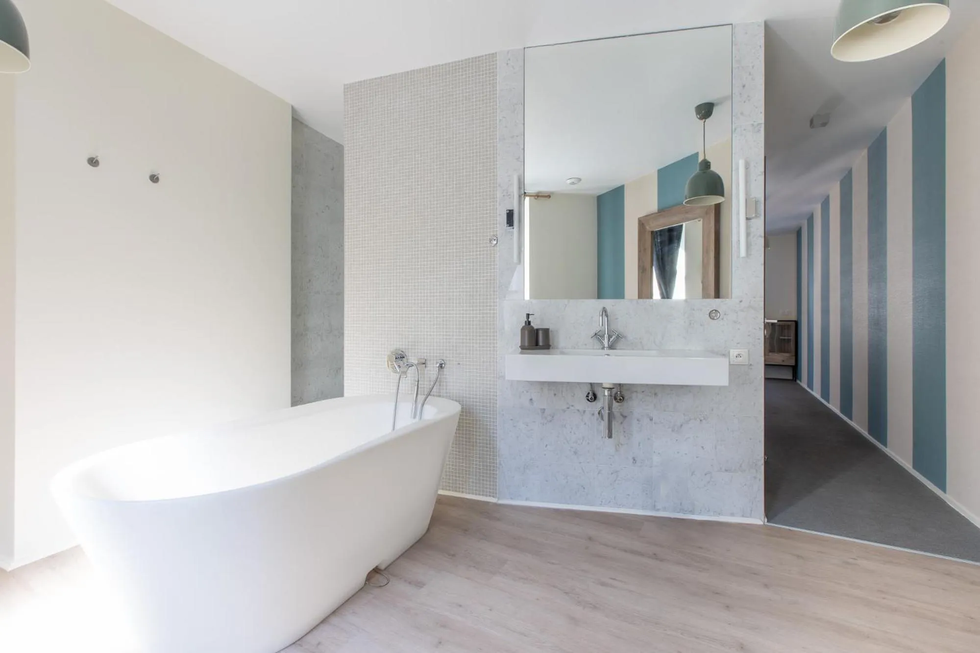 Bathroom in La Petite Fugue