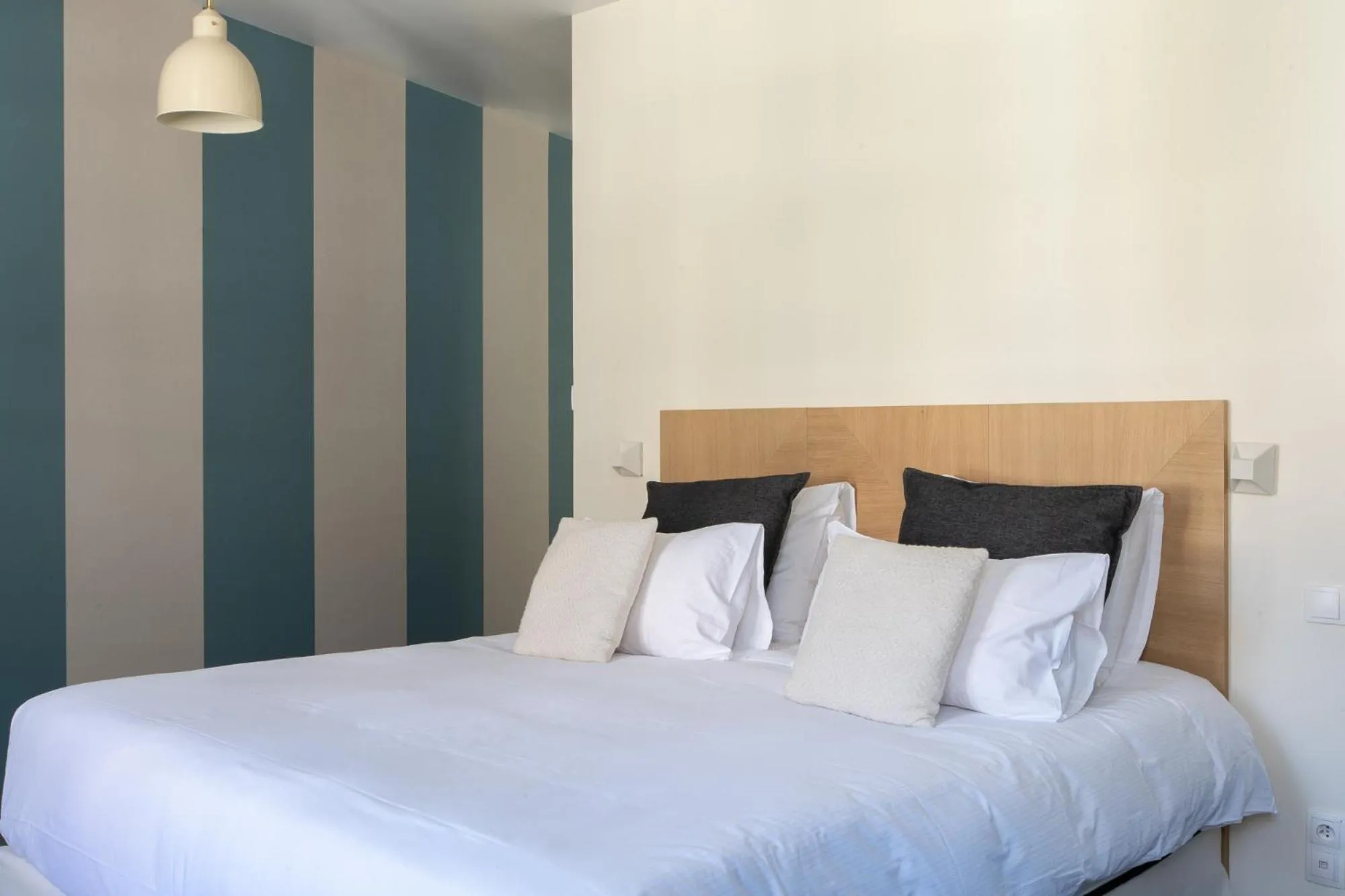 Bedroom, Bed in La Petite Fugue