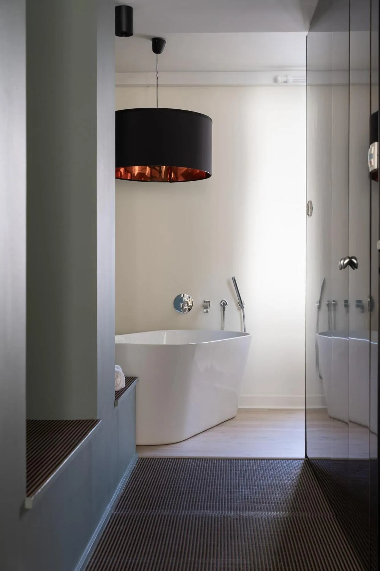 Bathroom in La Petite Fugue