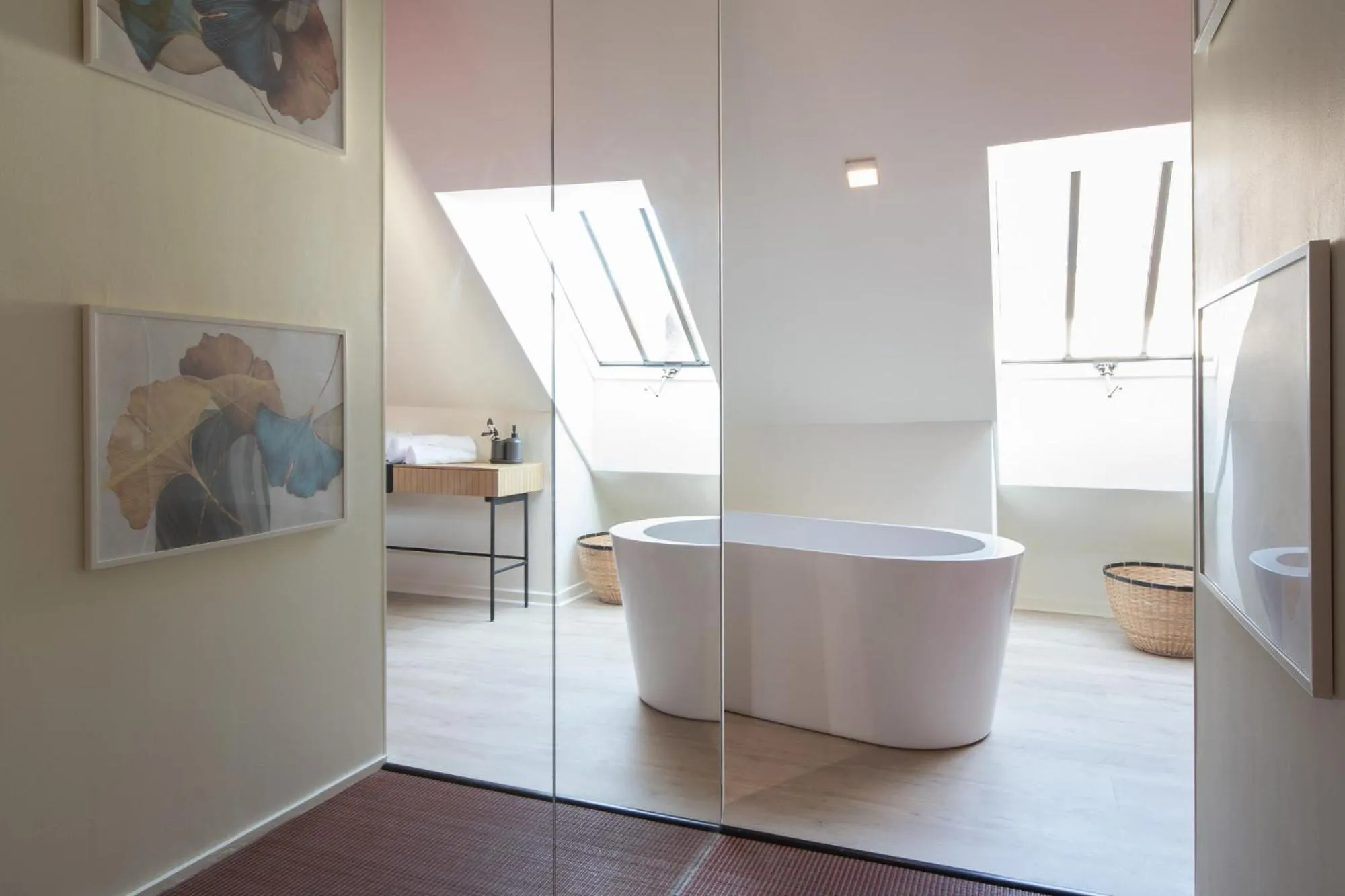Bathroom in La Petite Fugue