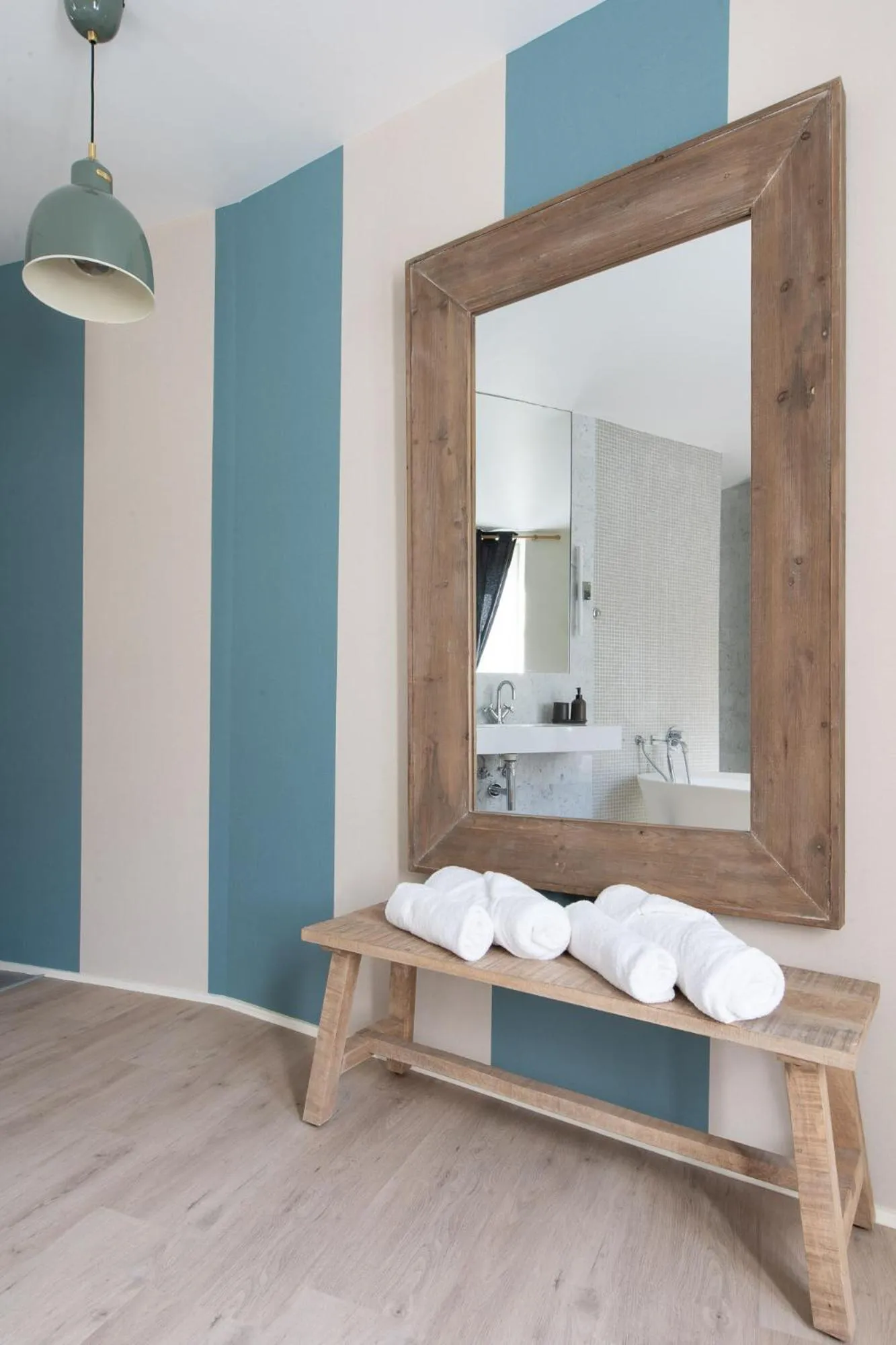 Bathroom in La Petite Fugue