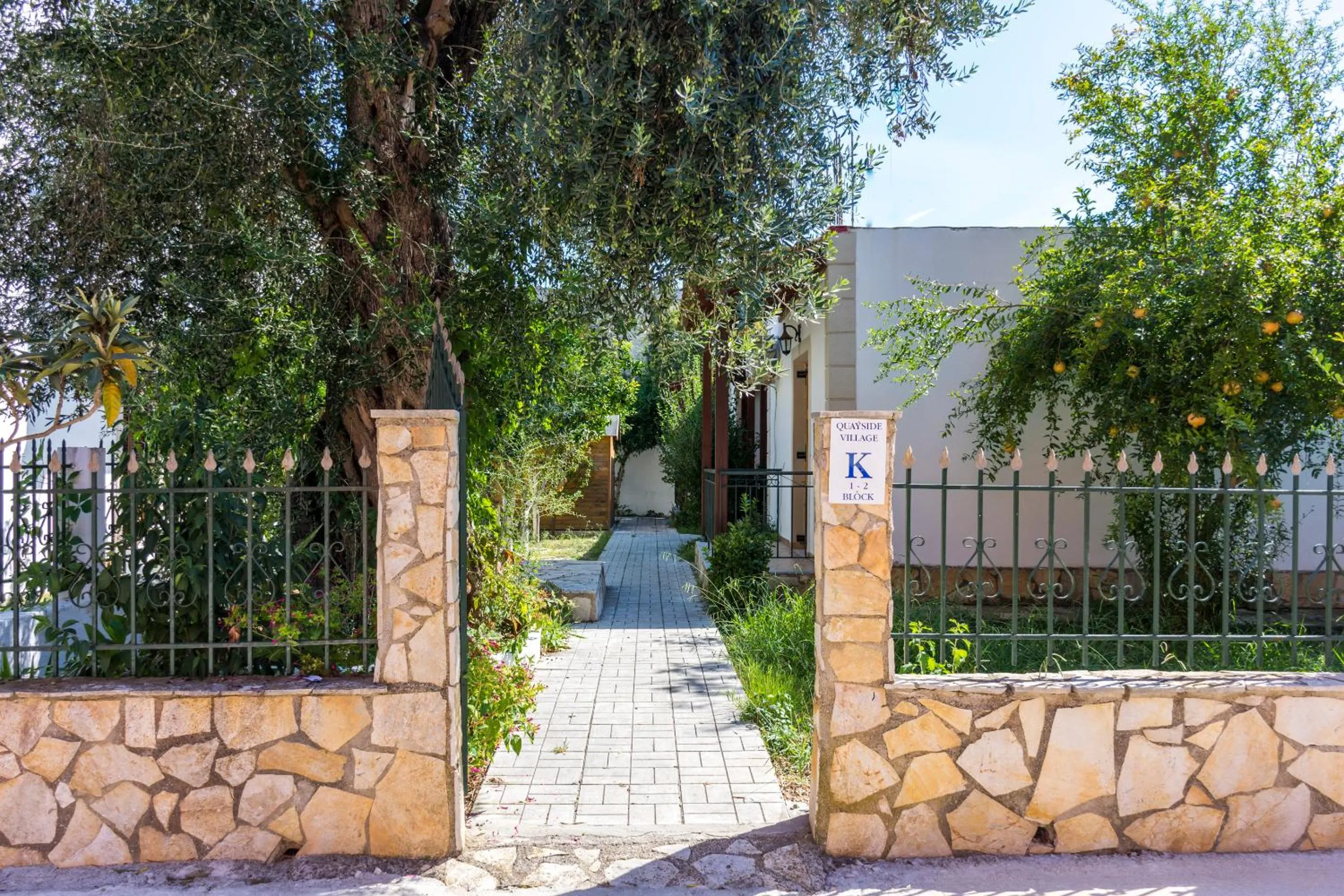 Quayside Village Hotel