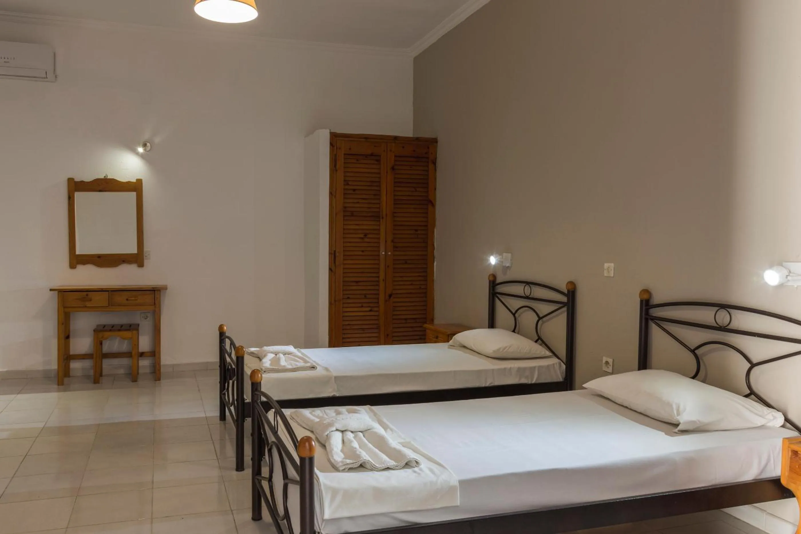 Bed in Quayside Village Hotel