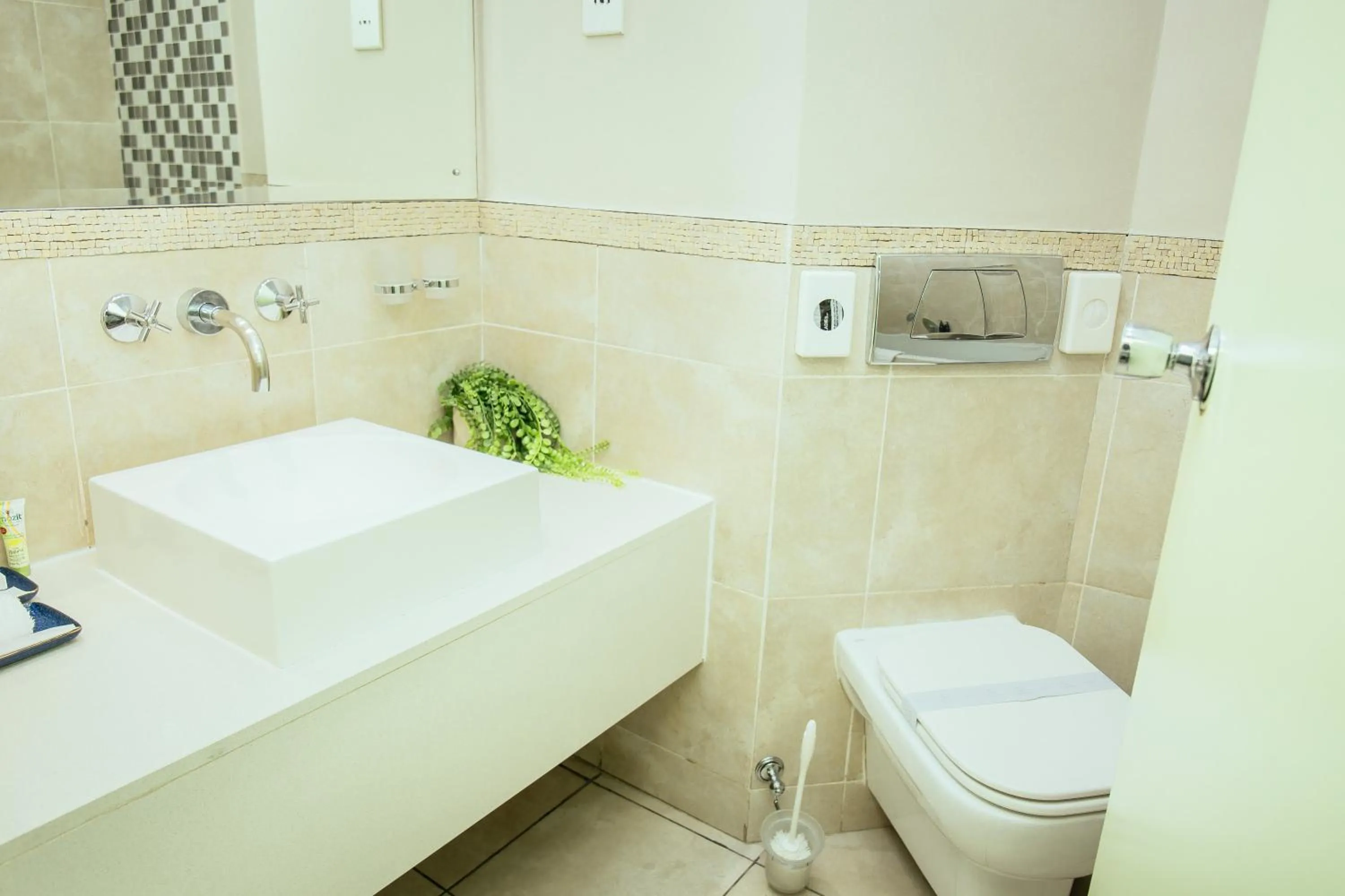 Toilet in Cresta Lodge Gaborone