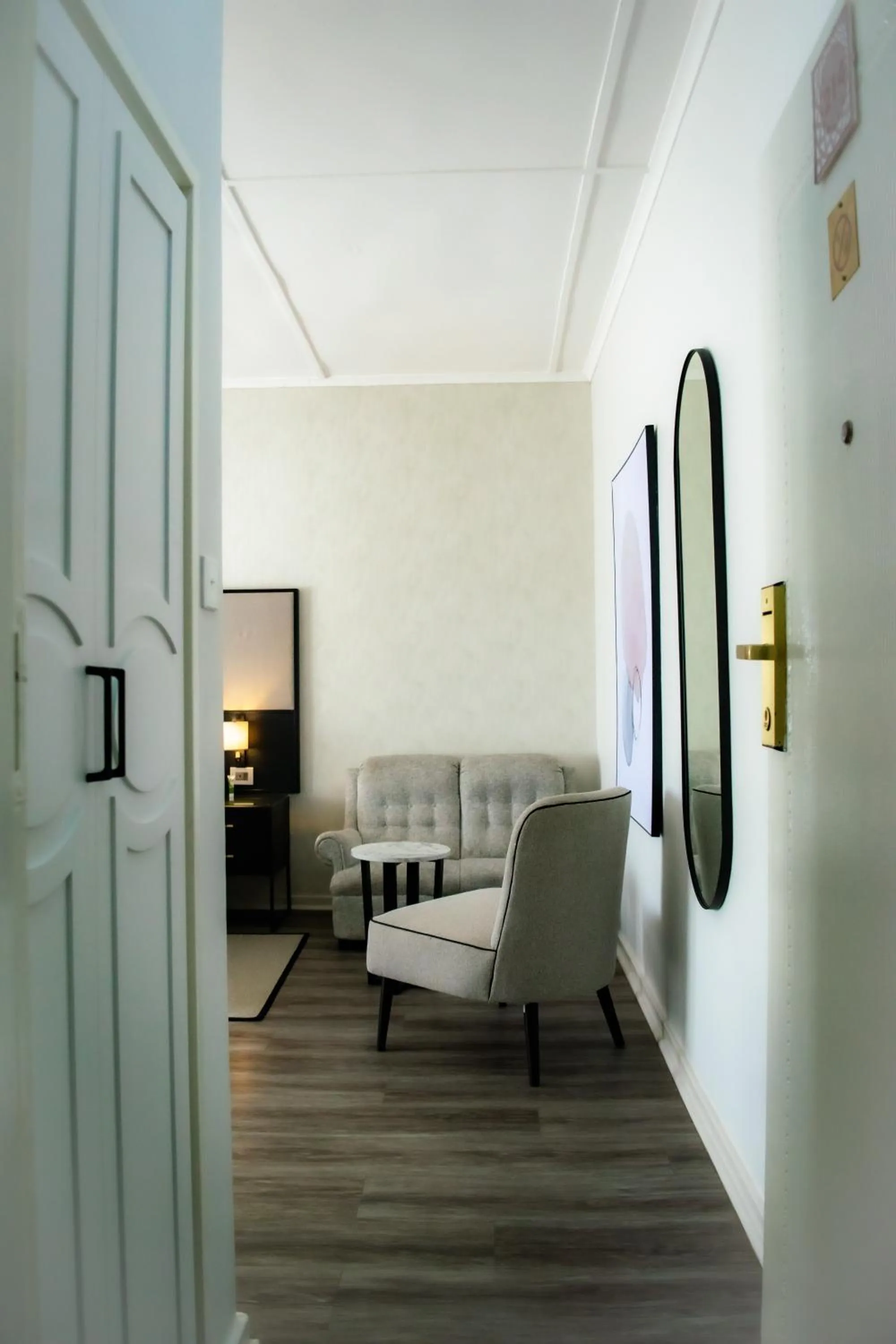 Seating area in Cresta Churchill Hotel