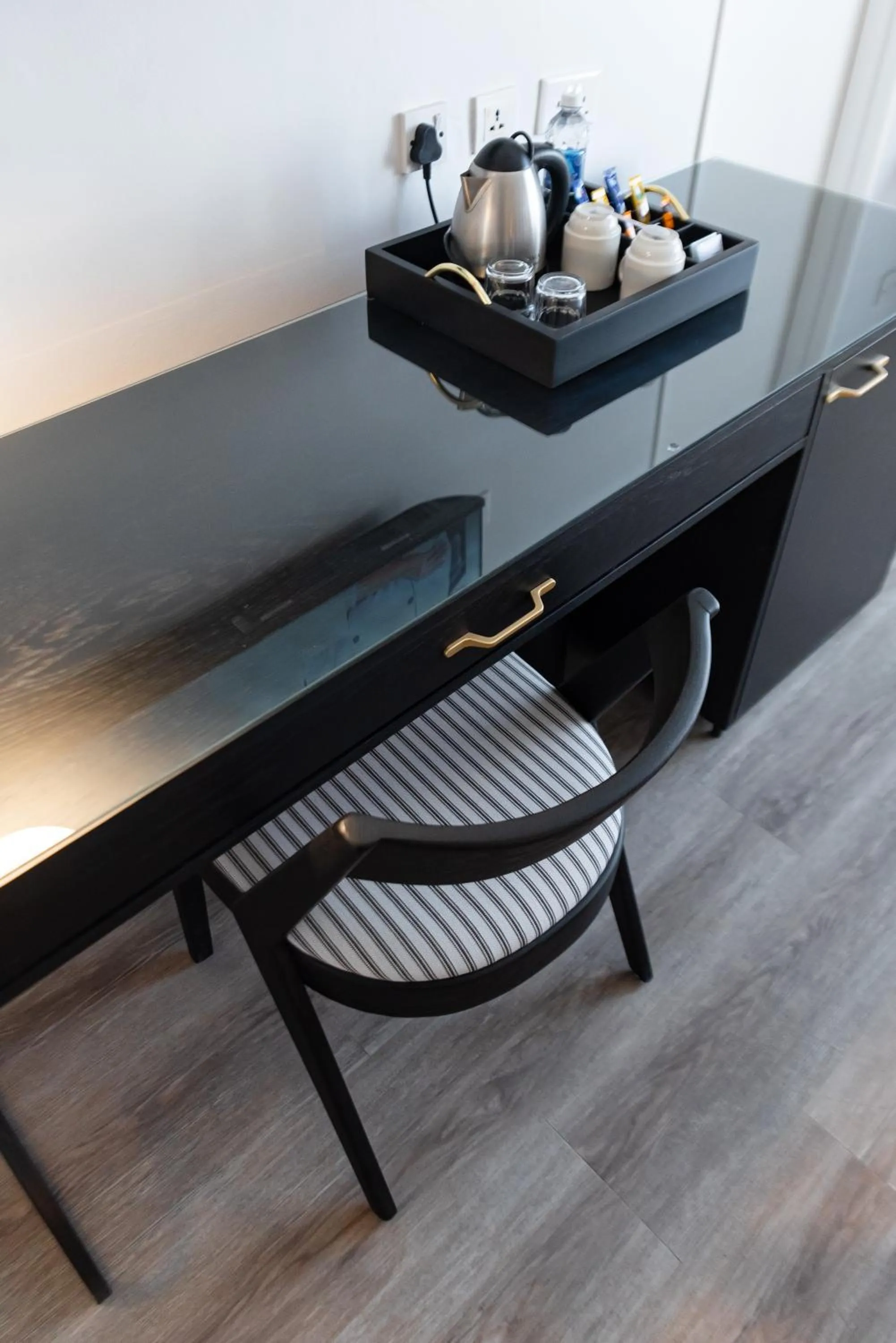 Coffee/tea facilities in Cresta Churchill Hotel