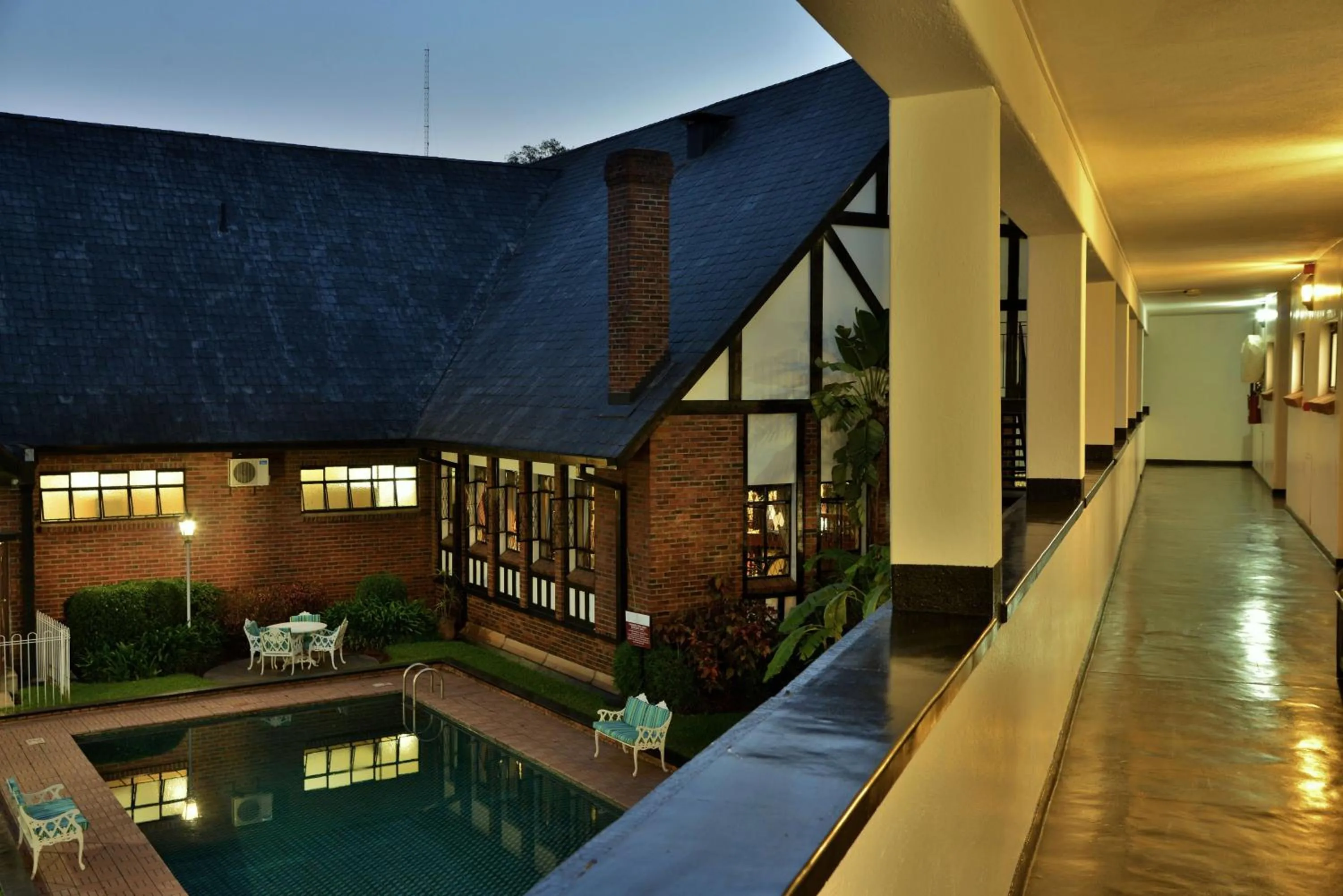 Balcony/Terrace in Cresta Churchill Hotel