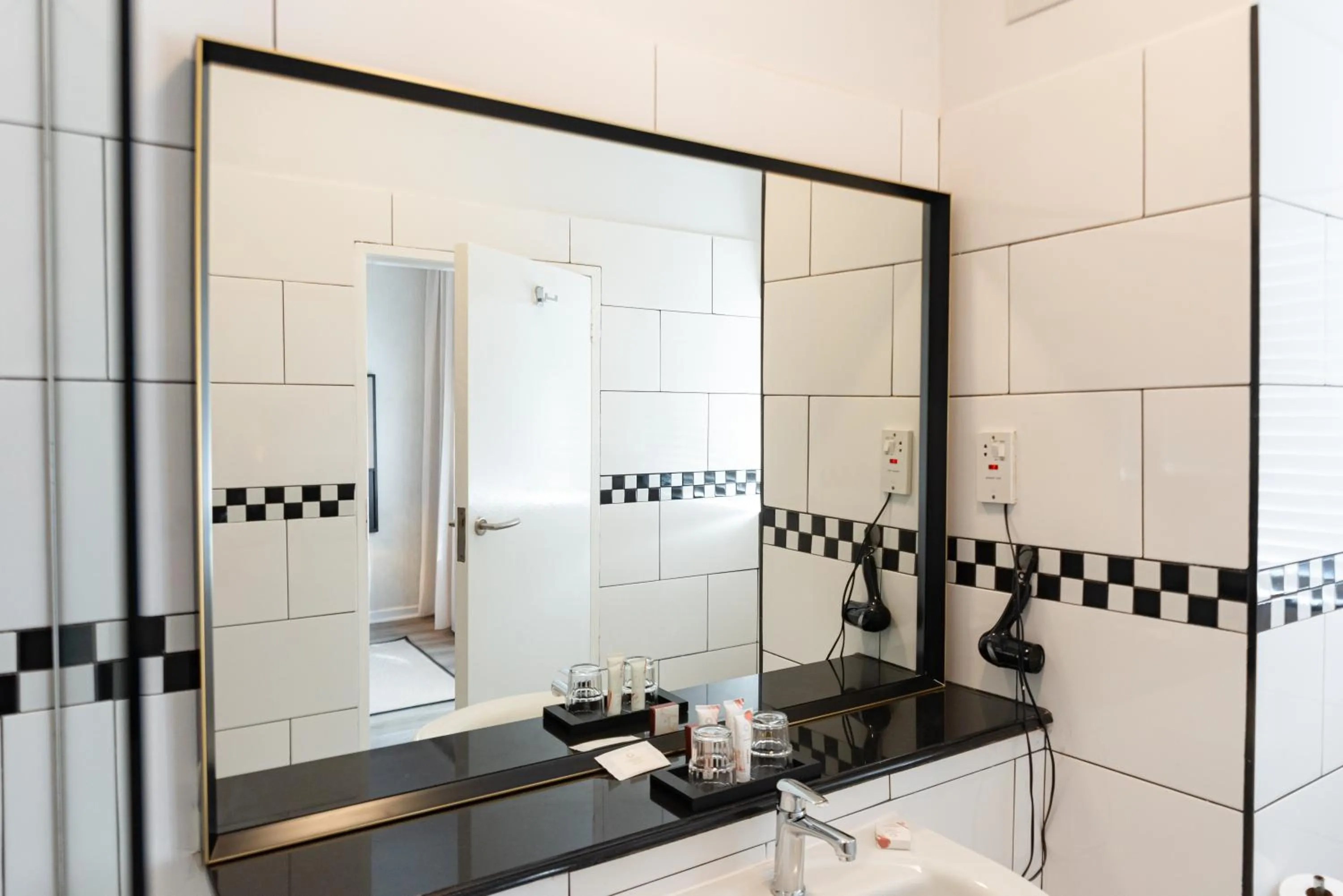 Toilet in Cresta Churchill Hotel