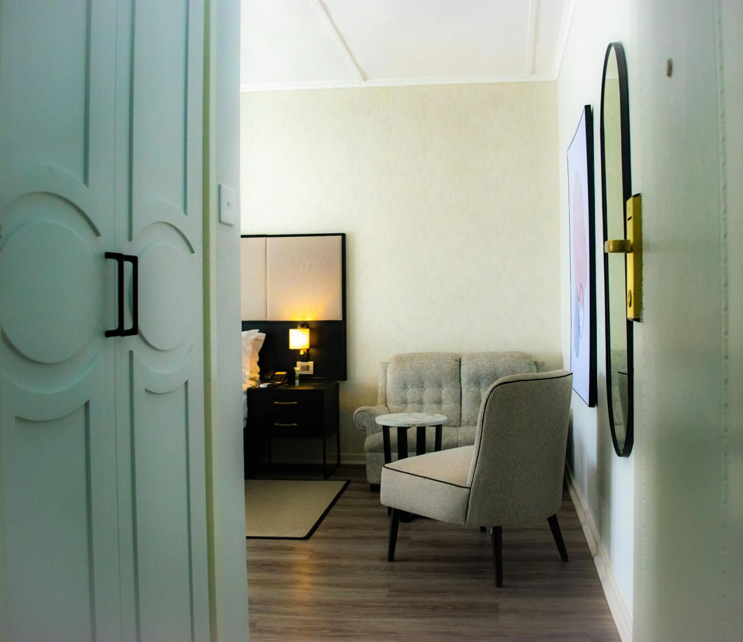 Seating area in Cresta Churchill Hotel