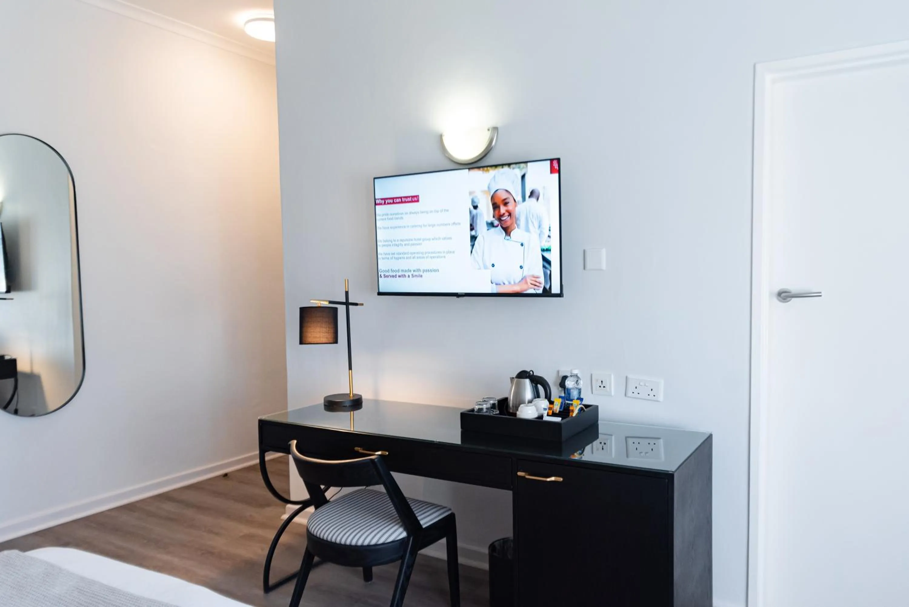 TV and multimedia in Cresta Churchill Hotel