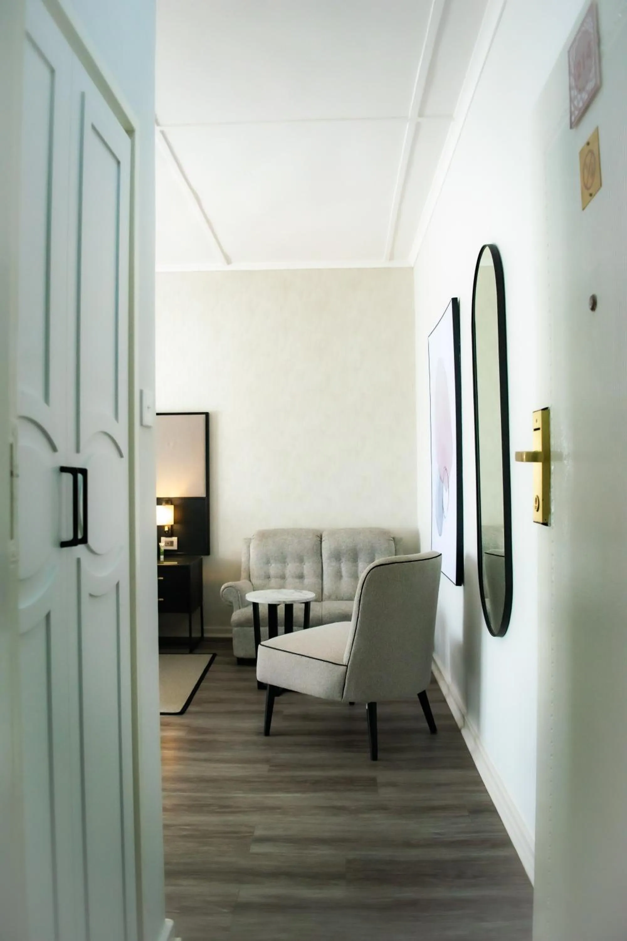 Seating area in Cresta Churchill Hotel