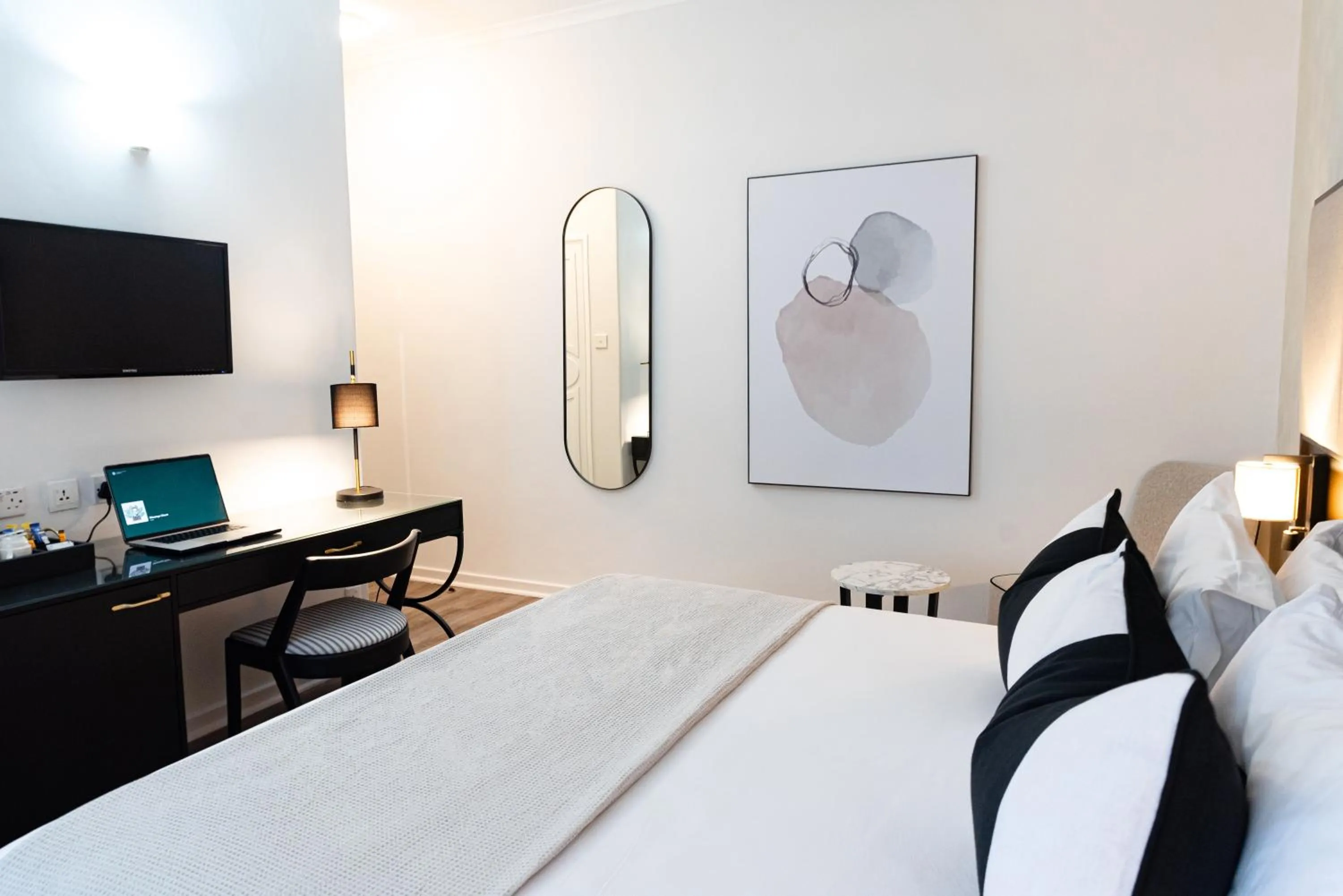 Bed in Cresta Churchill Hotel