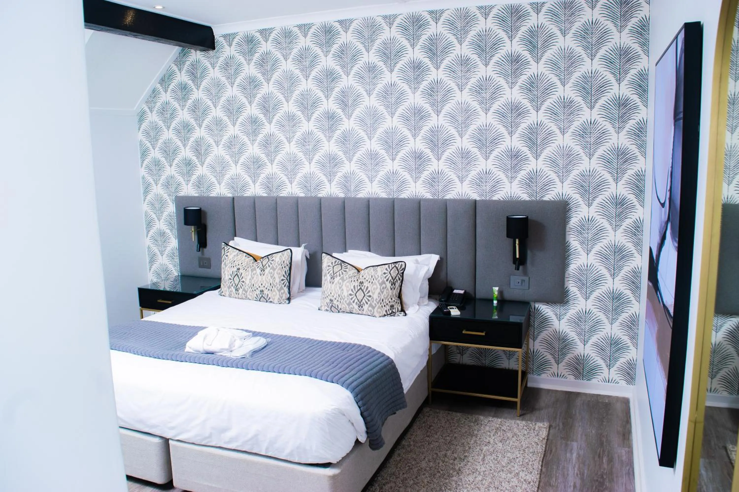 Bed in Cresta Churchill Hotel