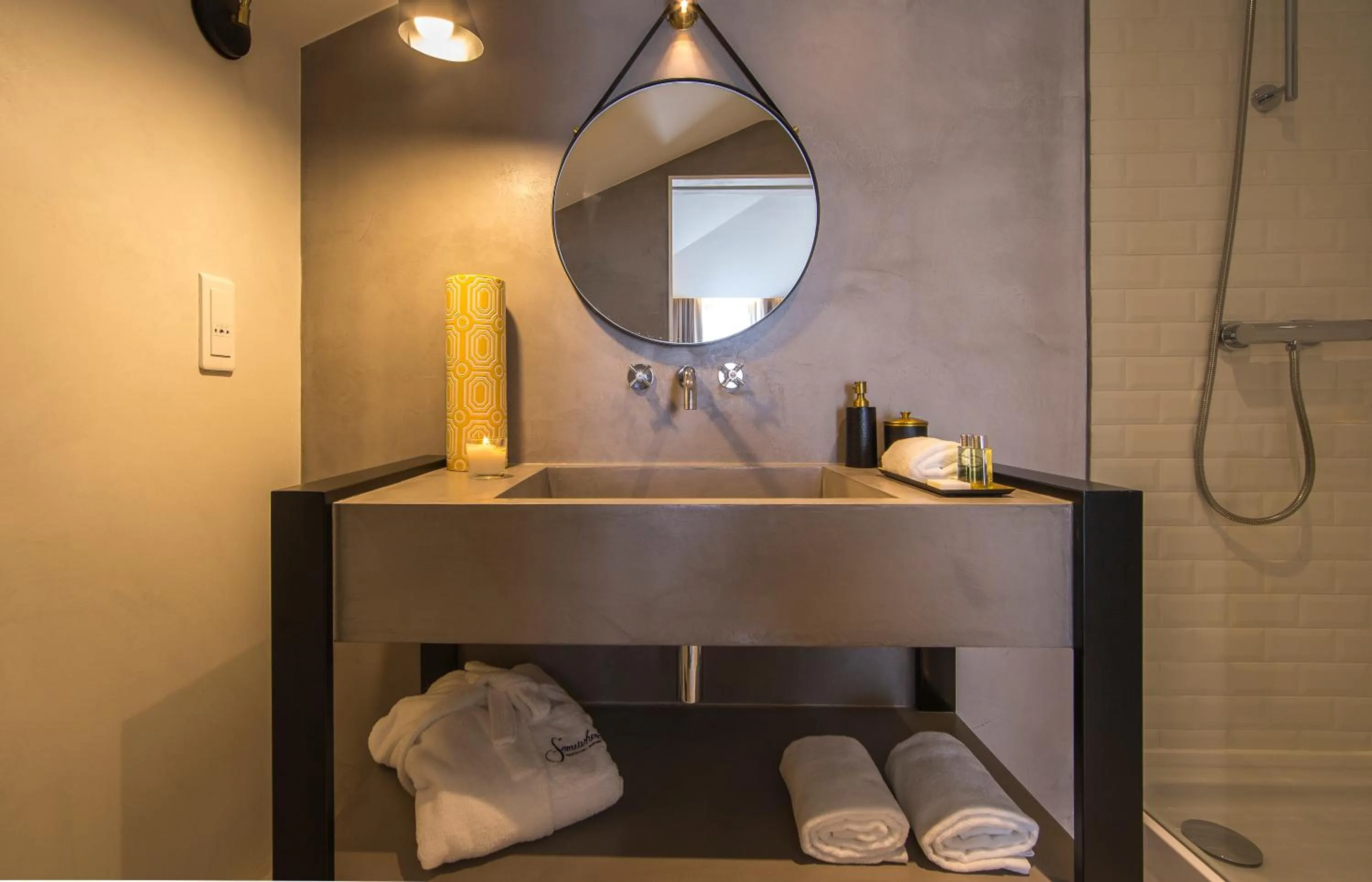 Bathroom in Somewhere - Estoril Guesthouse