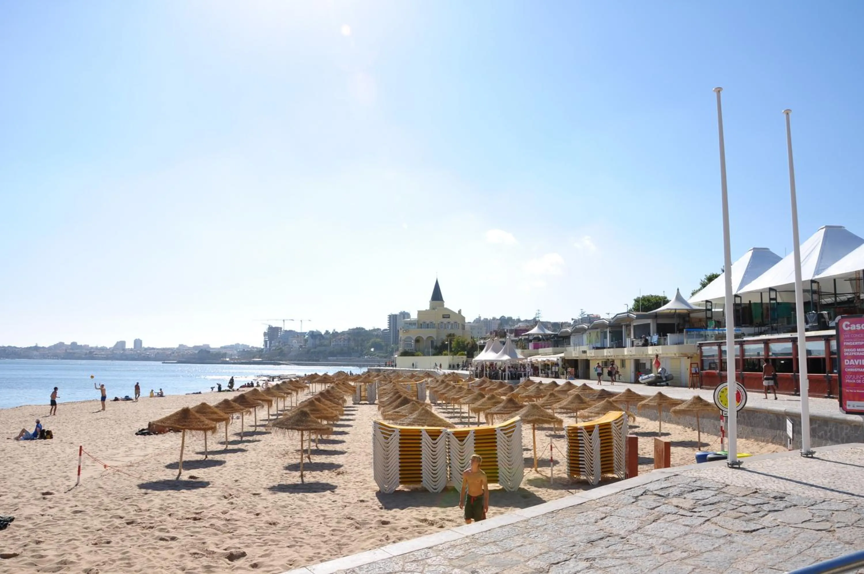 Beach in Somewhere - Estoril Guesthouse