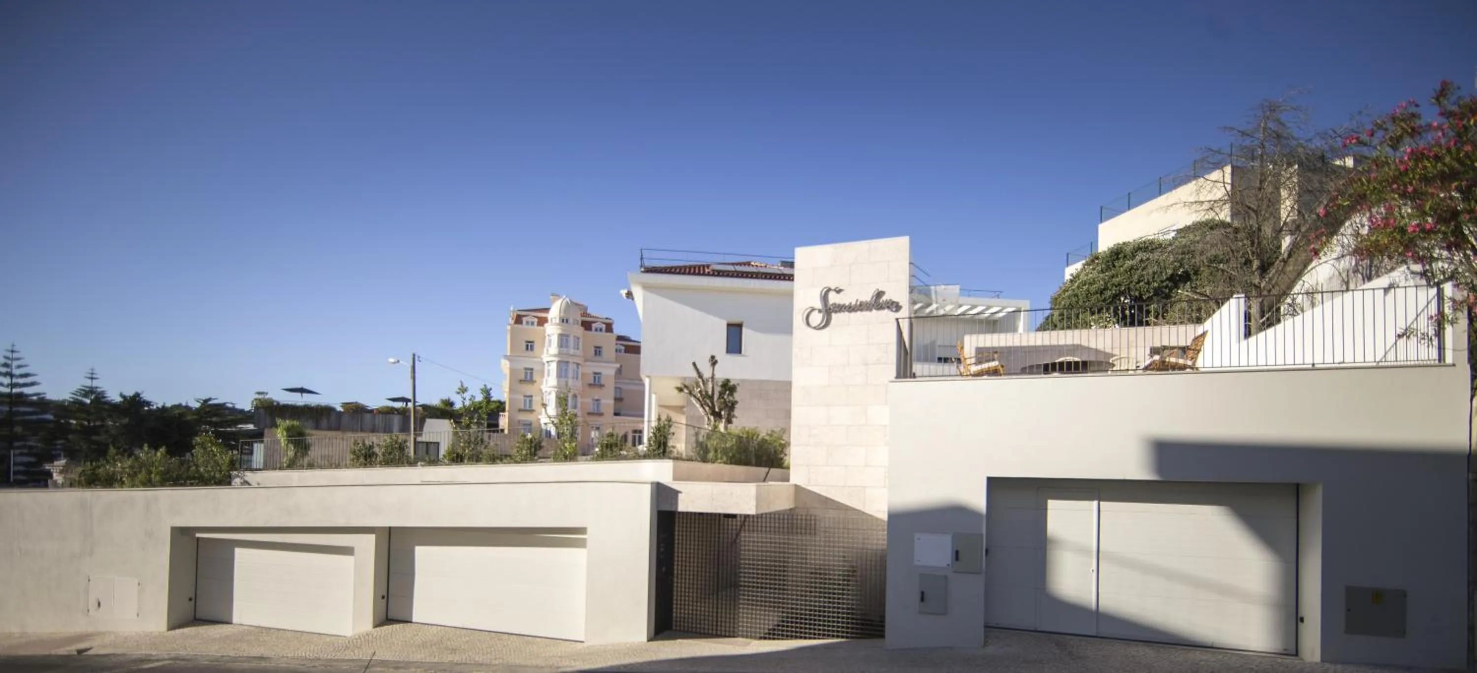 Facade/entrance in Somewhere - Estoril Guesthouse