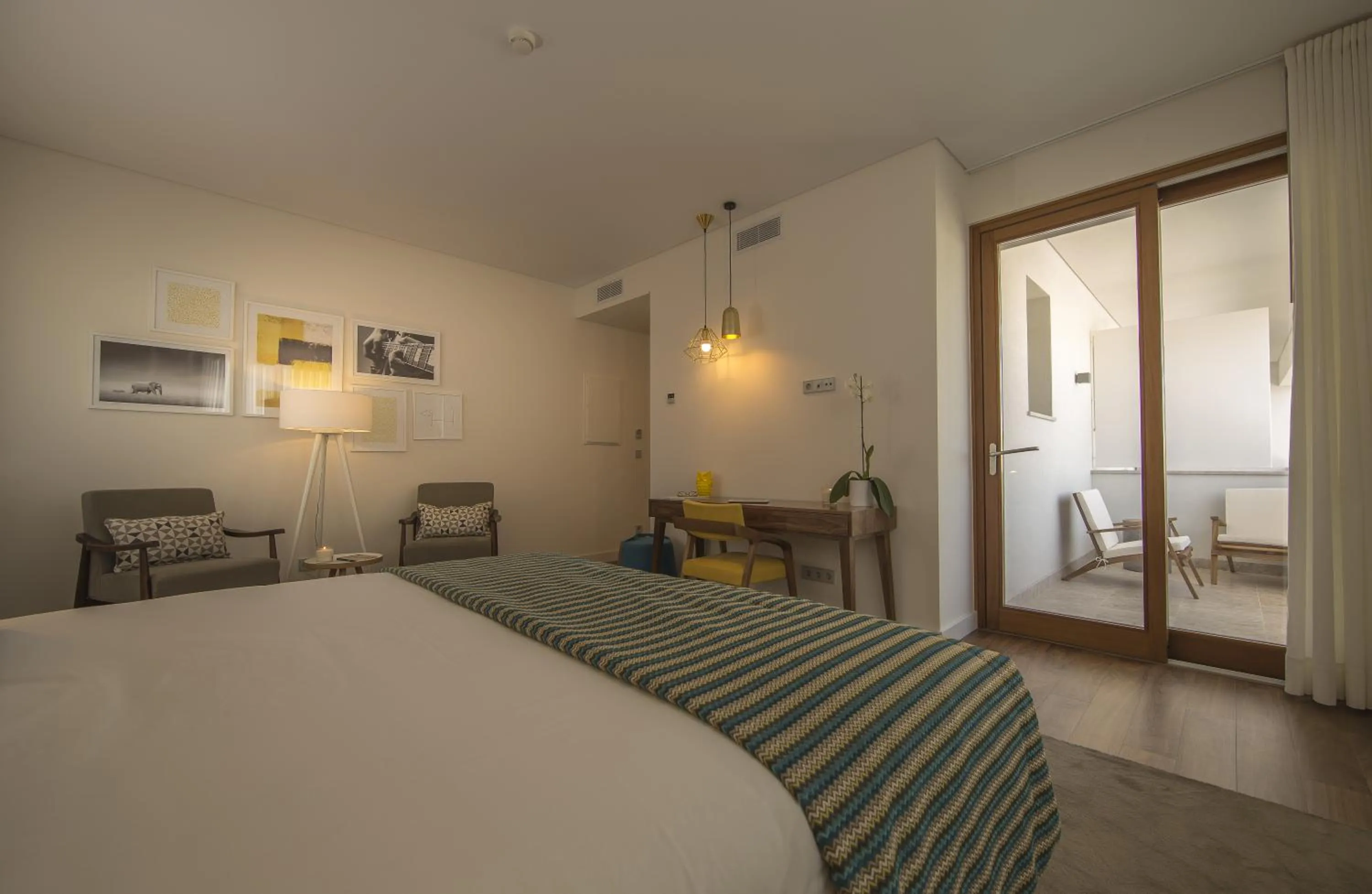 Balcony/Terrace, Bed in Somewhere - Estoril Guesthouse