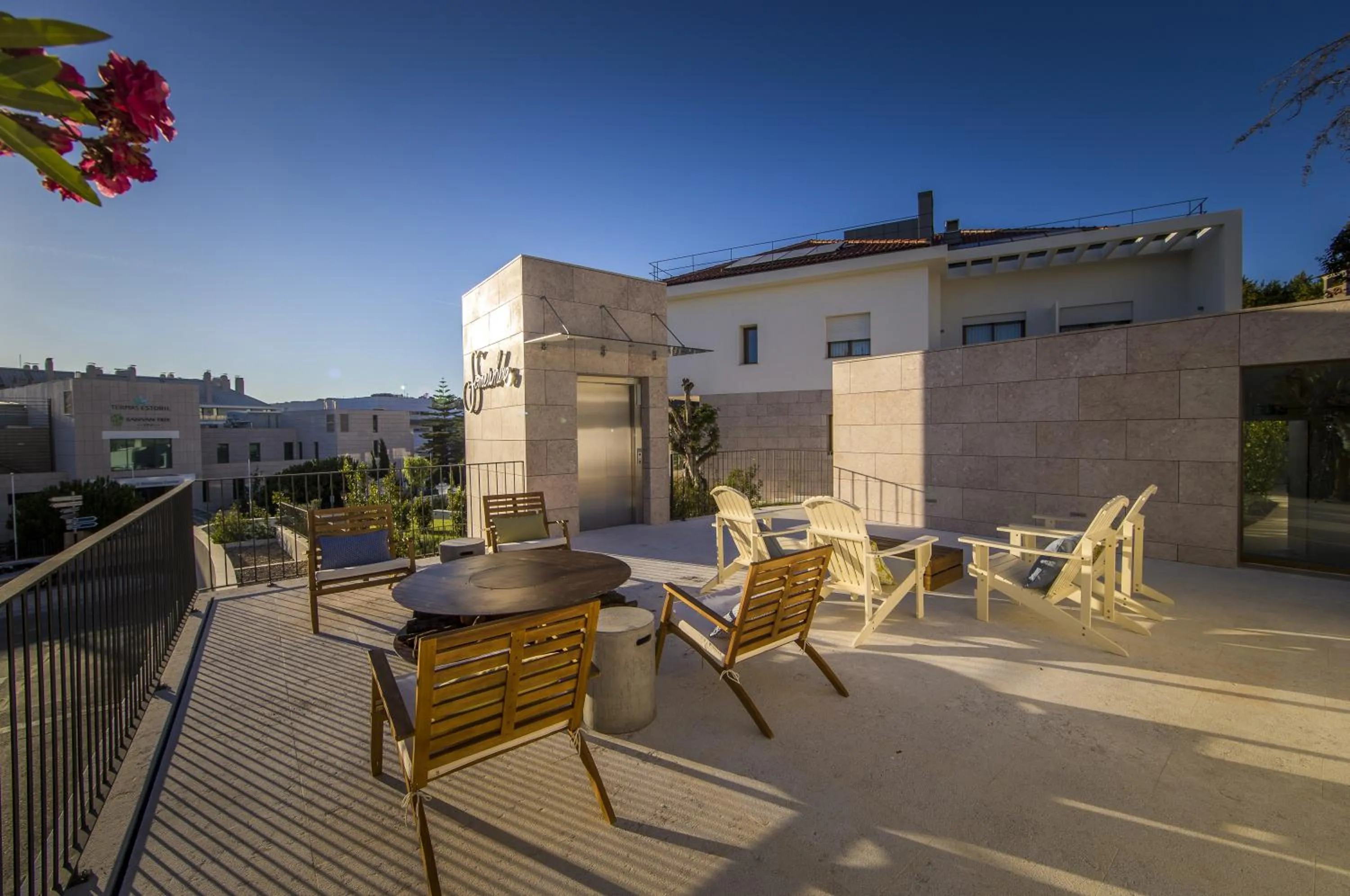 Lounge or bar in Somewhere - Estoril Guesthouse