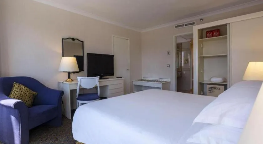 Bed in Grand Skylight Hotel Royal, Beijing