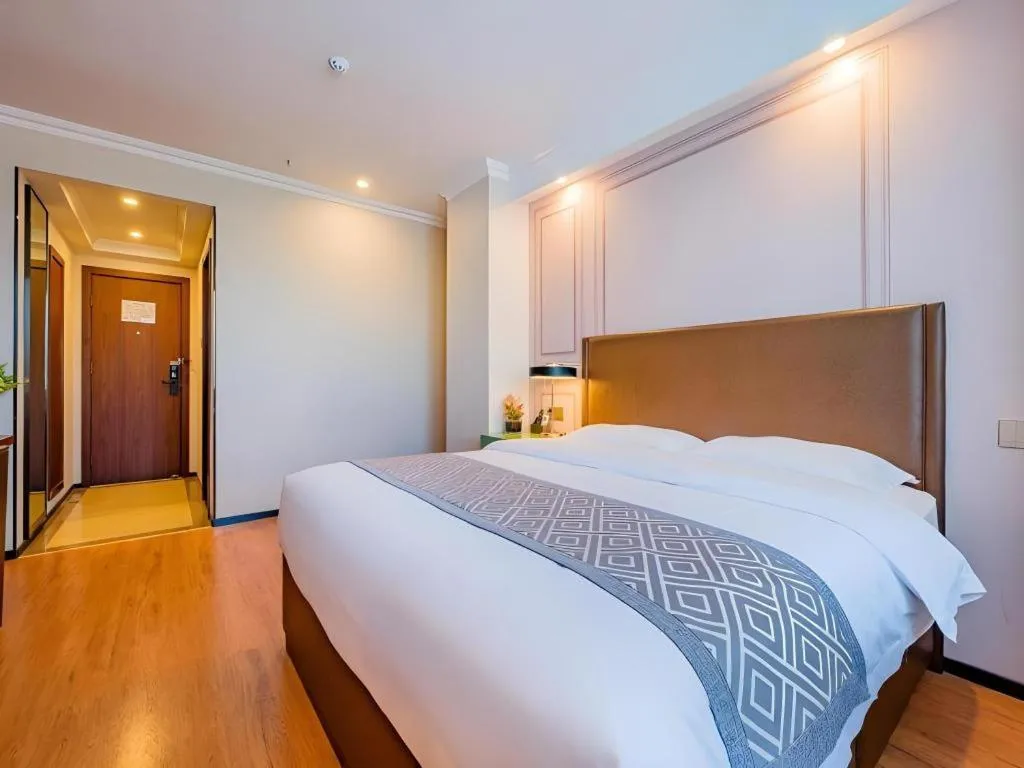 Bed in GME NanJing CaoChanGMEn Nanyihou Stress Hotel