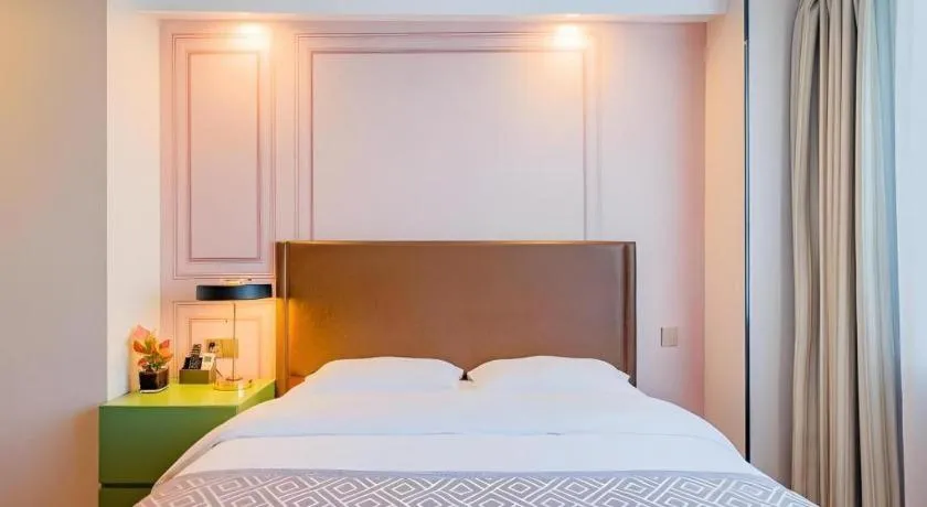 Bed in GME NanJing CaoChanGMEn Nanyihou Stress Hotel