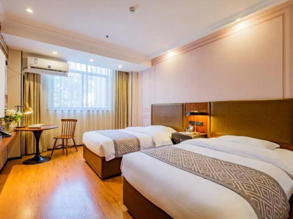 Bed in GME NanJing CaoChanGMEn Nanyihou Stress Hotel