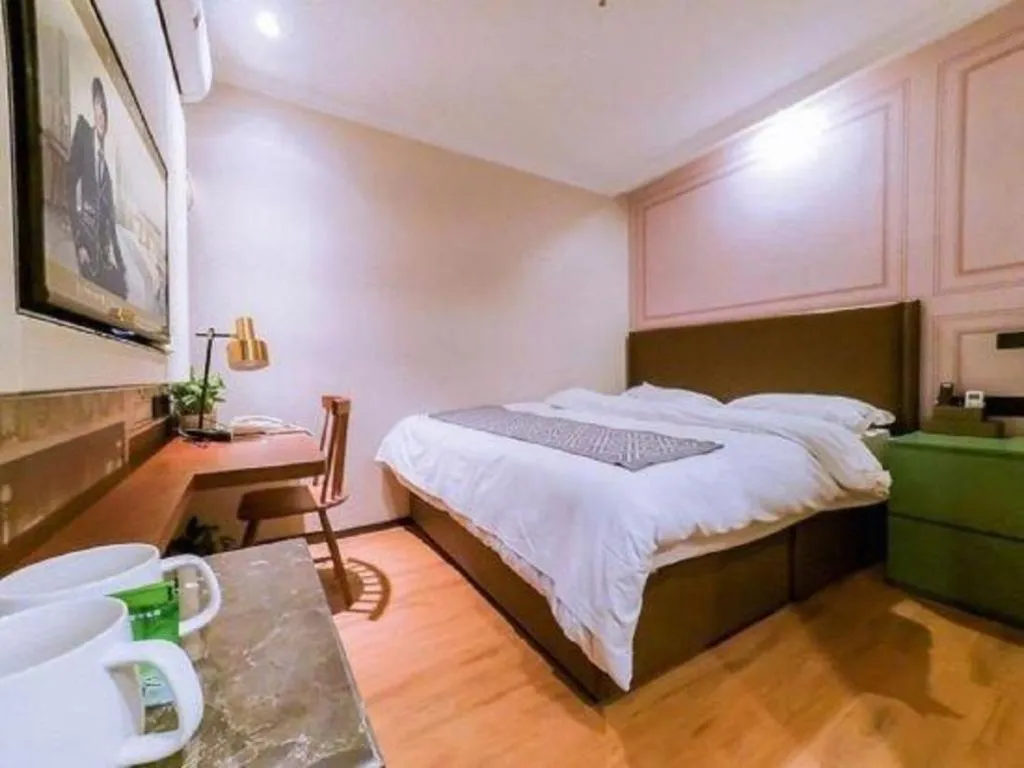 Bed in GME NanJing CaoChanGMEn Nanyihou Stress Hotel