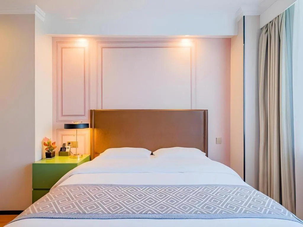 Bed in GME NanJing CaoChanGMEn Nanyihou Stress Hotel