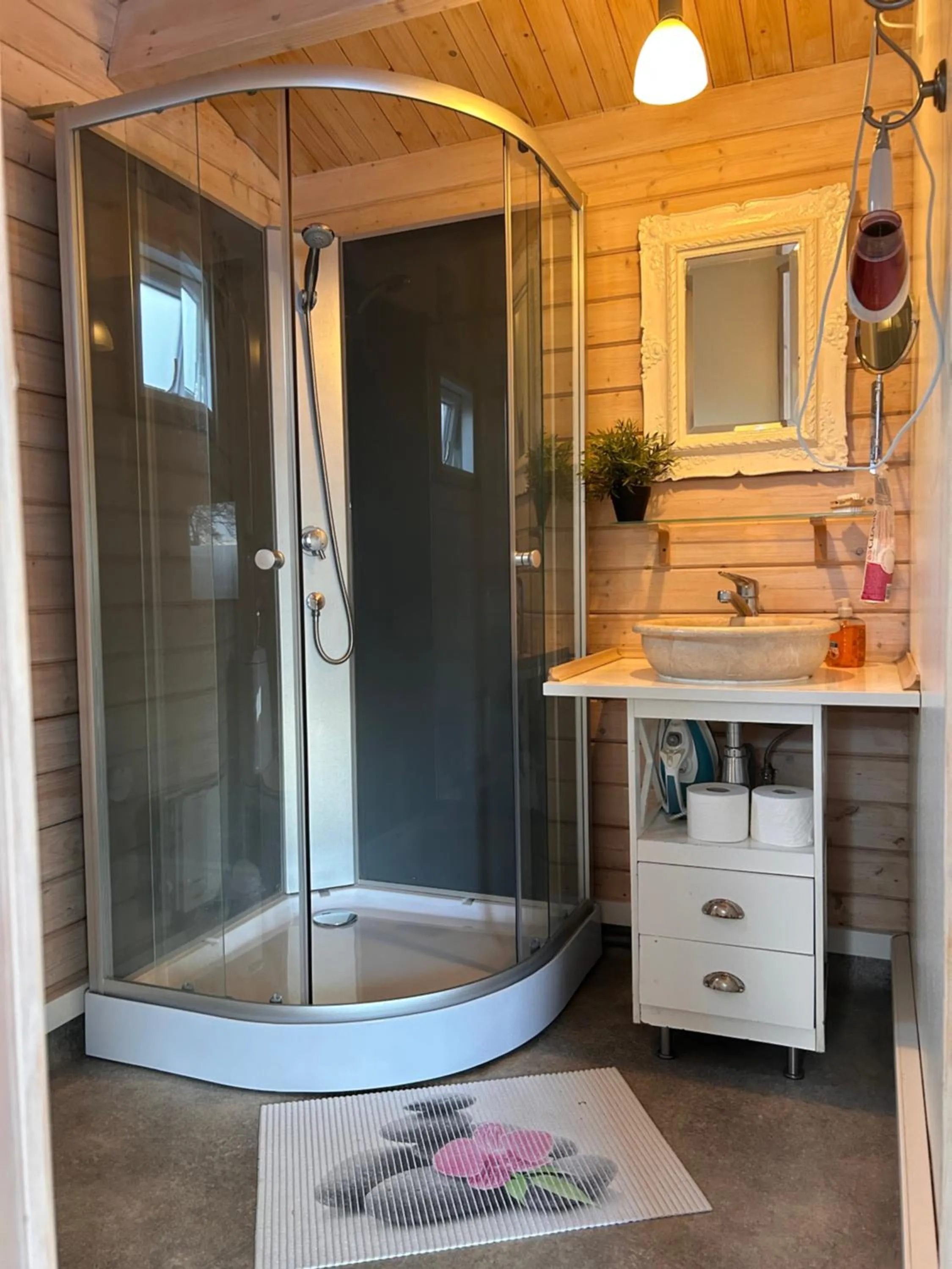 Shower in Piccobello Bed & Breakfast Valløby Køge