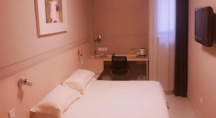 Bed in Jinjiang Inn Shanghai Minhang Zhuanqiao