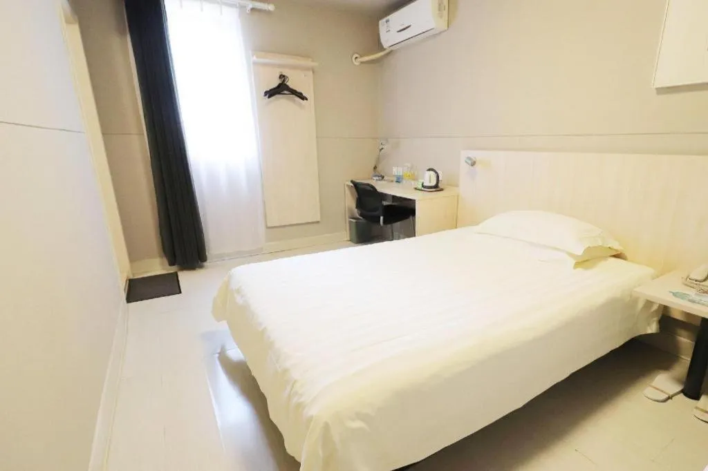 Bed in Jinjiang Inn Shanghai Minhang Zhuanqiao
