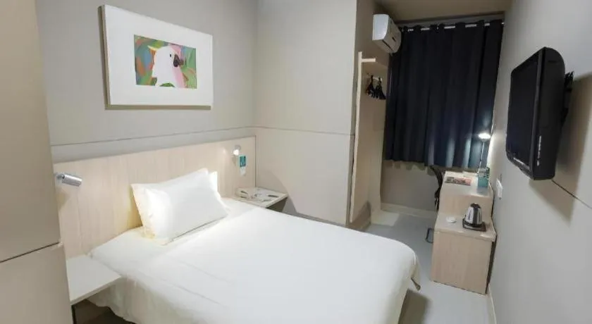 Bed in Jinjiang Inn Shanghai Minhang Zhuanqiao