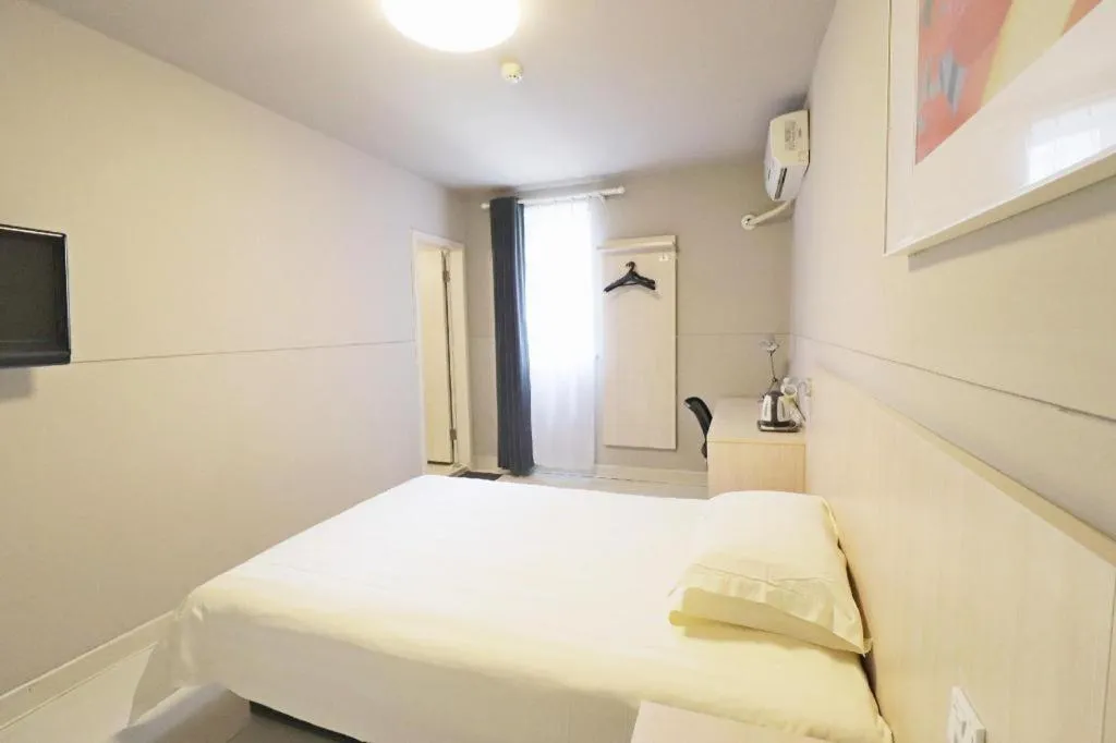 Bed in Jinjiang Inn Shanghai Minhang Zhuanqiao