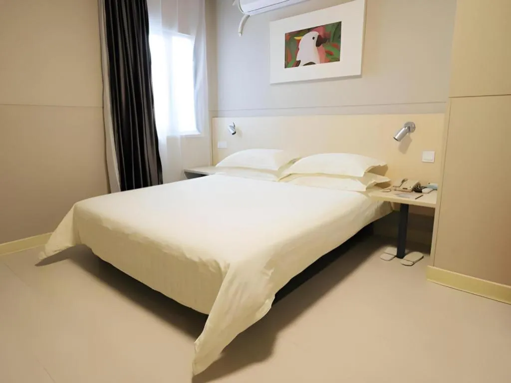 Bed in Jinjiang Inn Shanghai Minhang Zhuanqiao