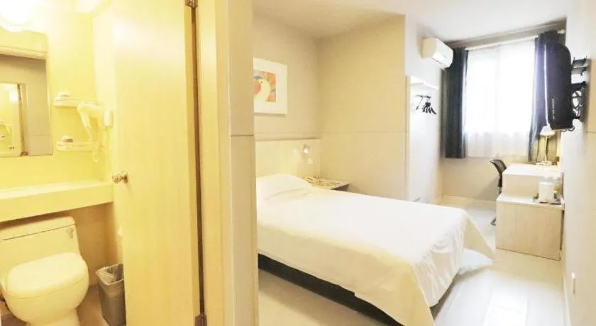 Bed in Jinjiang Inn Shanghai Minhang Zhuanqiao