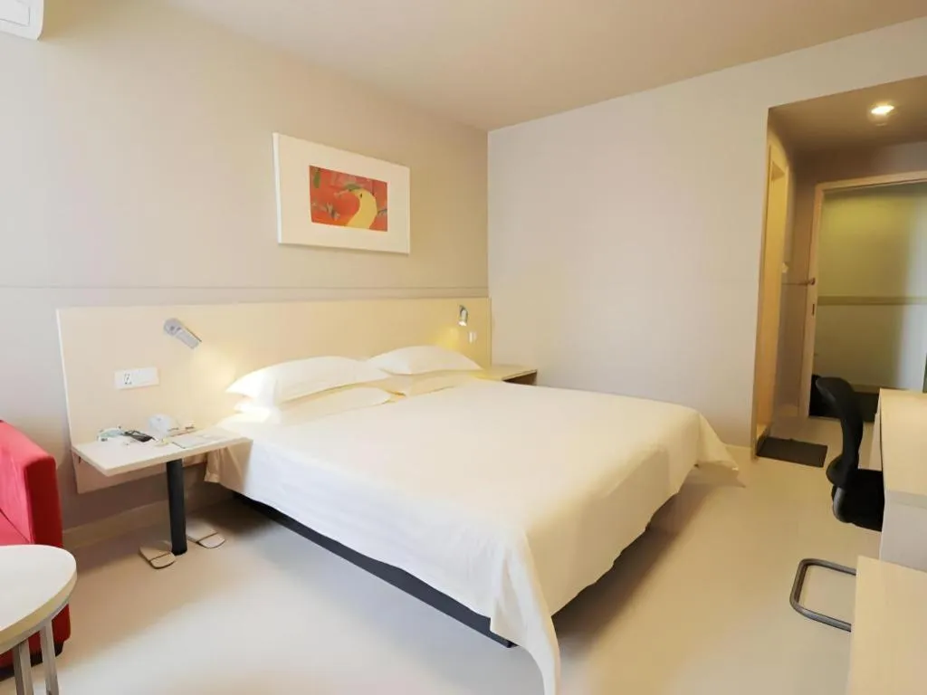 Bed in Jinjiang Inn Shanghai Minhang Zhuanqiao