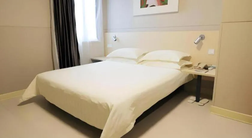 Bed in Jinjiang Inn Shanghai Minhang Zhuanqiao